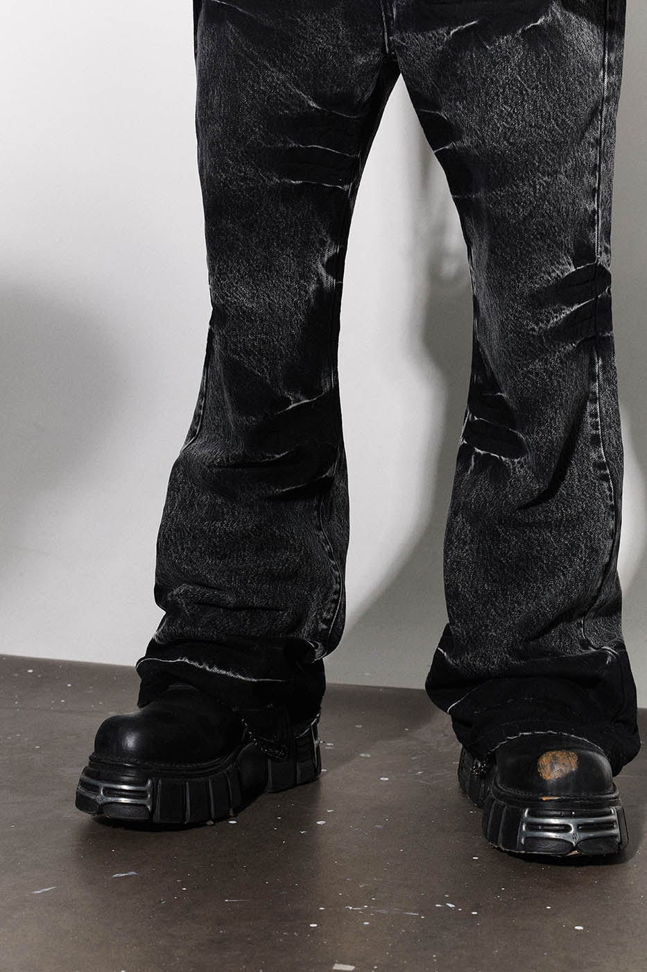 DND4DES Lightning Crease Washed Flared Jeans Black