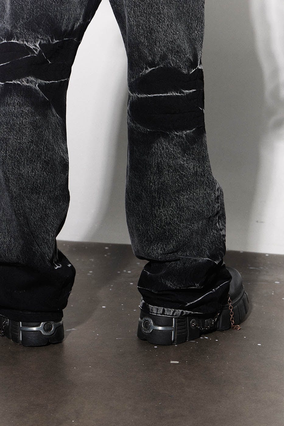 DND4DES Lightning Crease Washed Flared Jeans Black