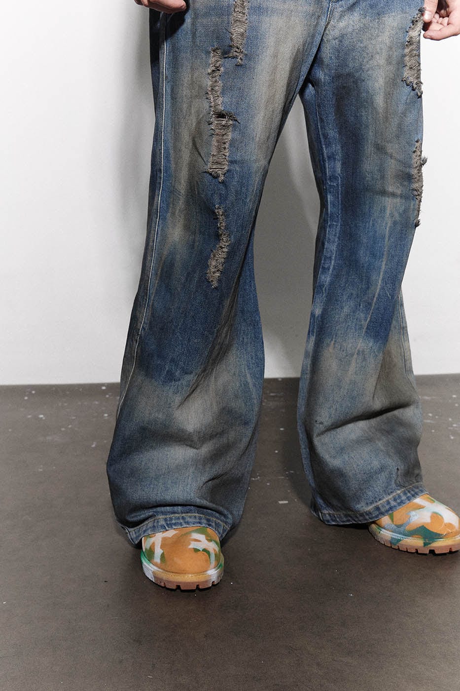 DND4DES Distressed Dusty Flared Jeans