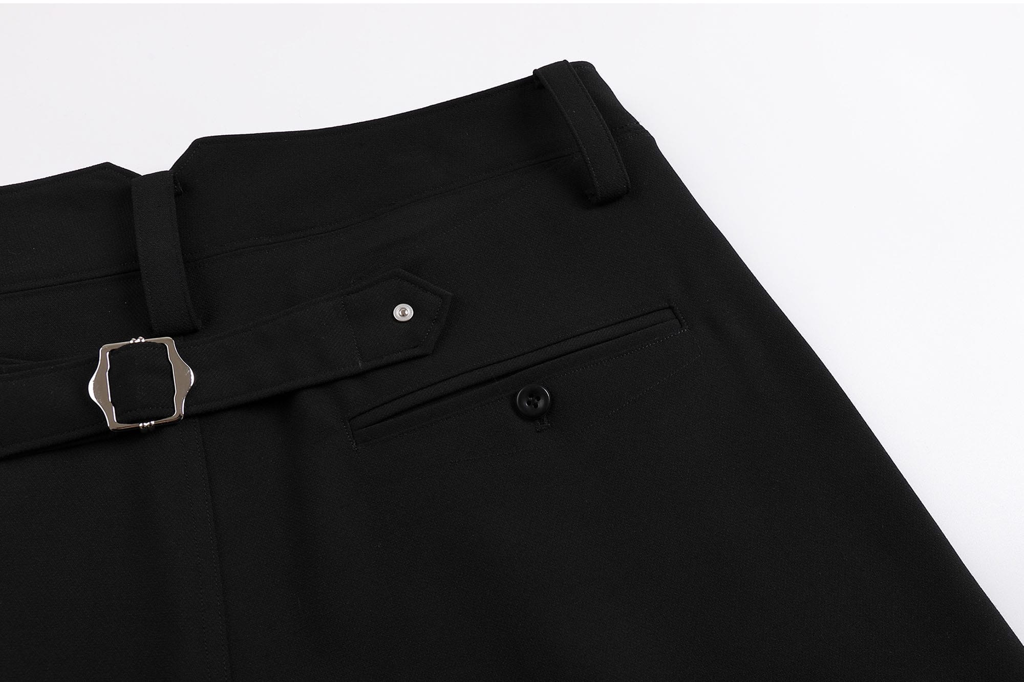 FACEONLAB Retro Pleated Raw-Edge Shorts