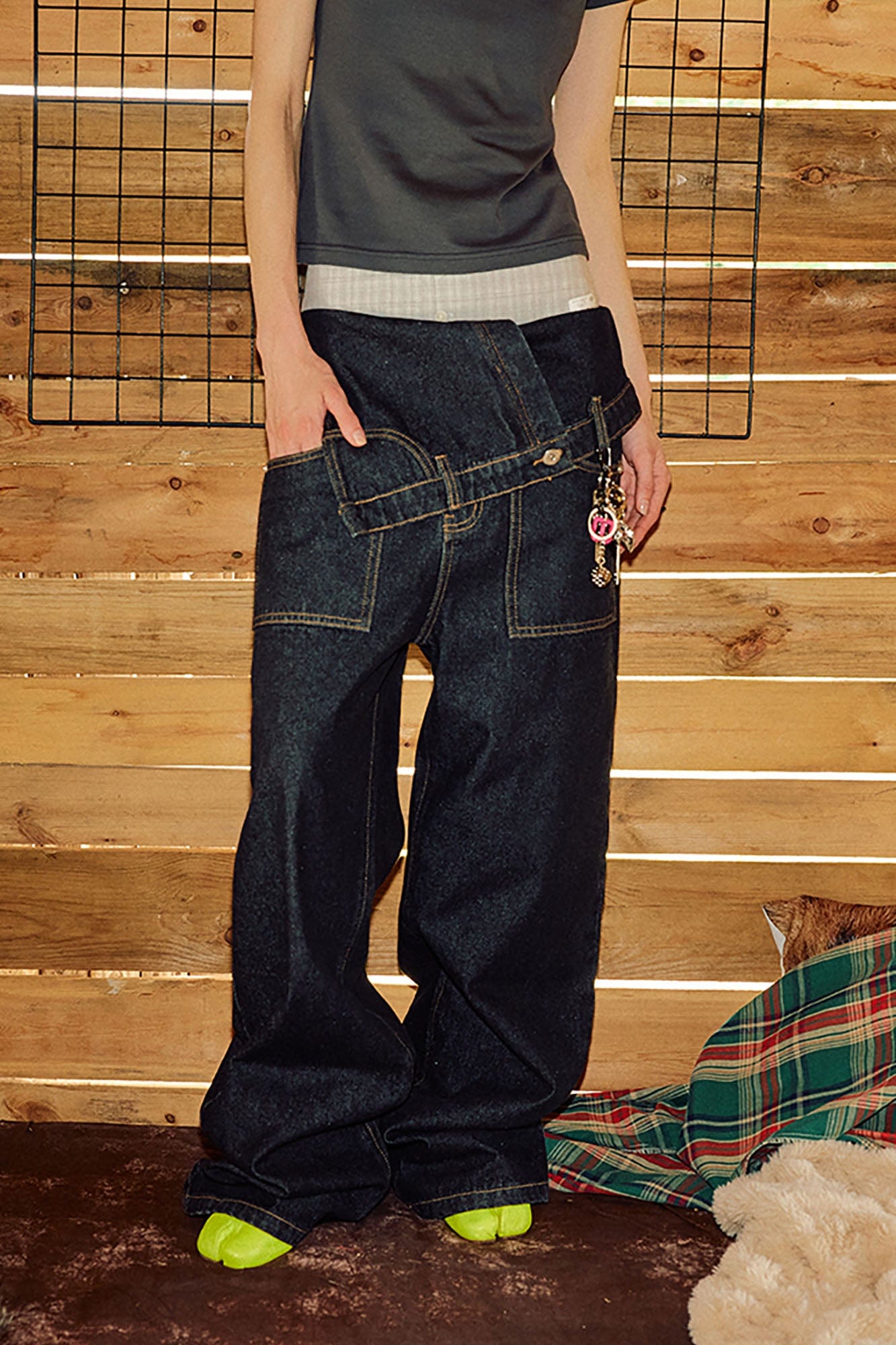 DONSMOKE Inverted Asymmetrical Waistband Raw Jeans