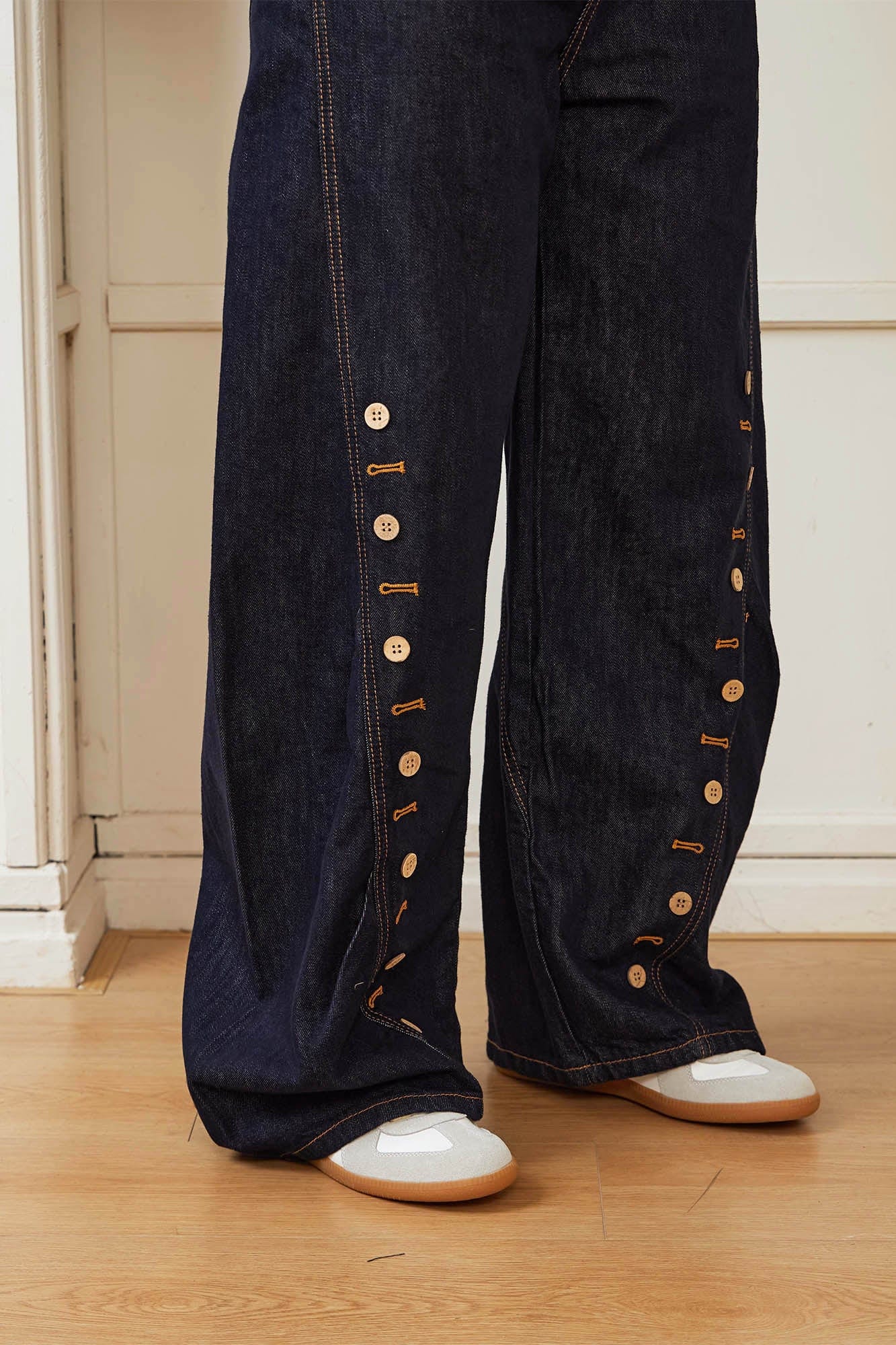 KREATE Button-Trim Flared Jeans