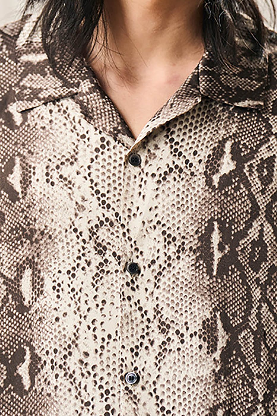 EPIC POETRY Dark Serpentine Half Shirt