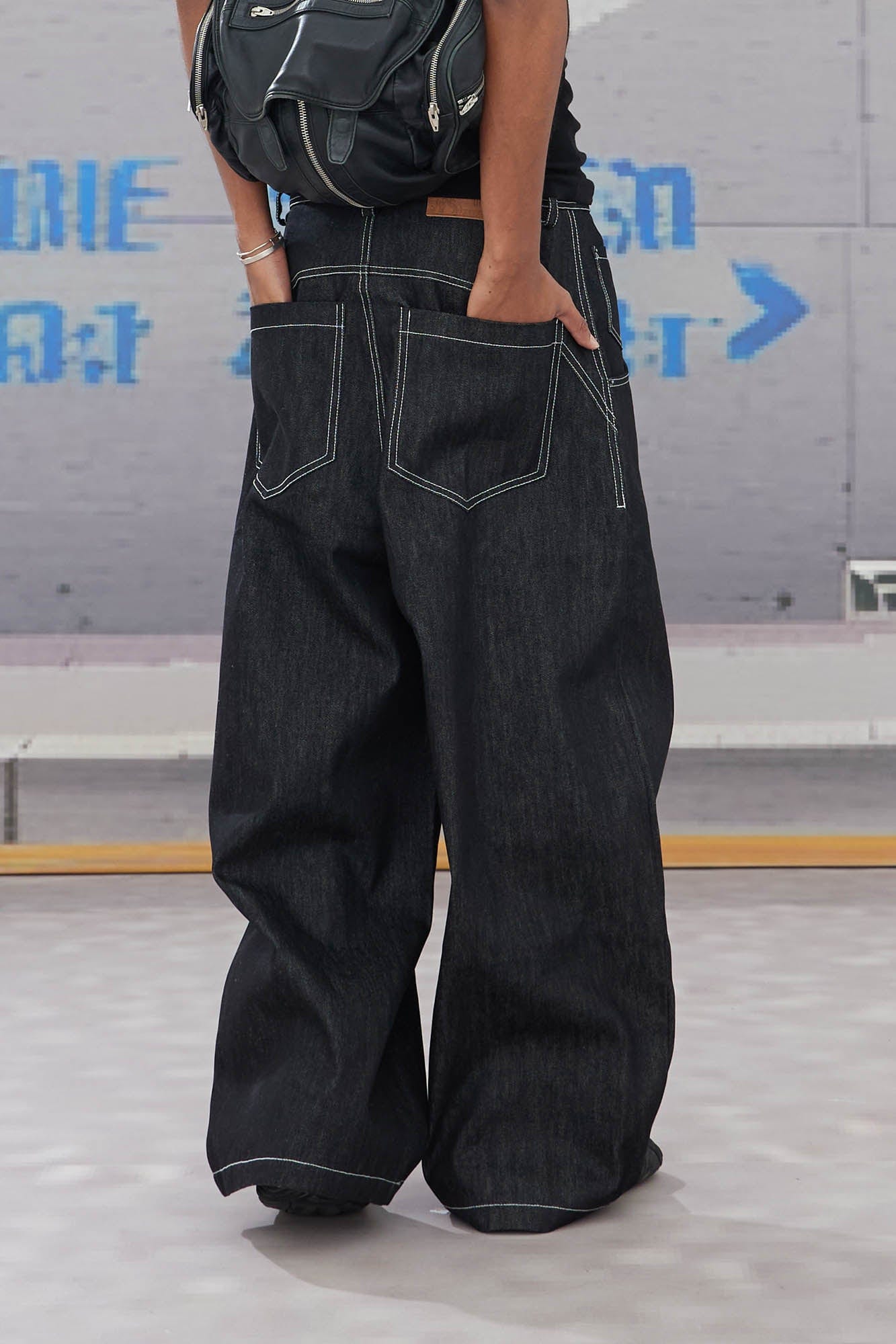 DND4DES Airplane-Buckle Curved Baggy Jeans
