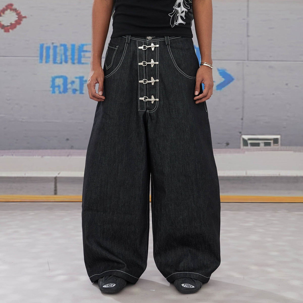 DND4DES Airplane-Buckle Curved Baggy Jeans
