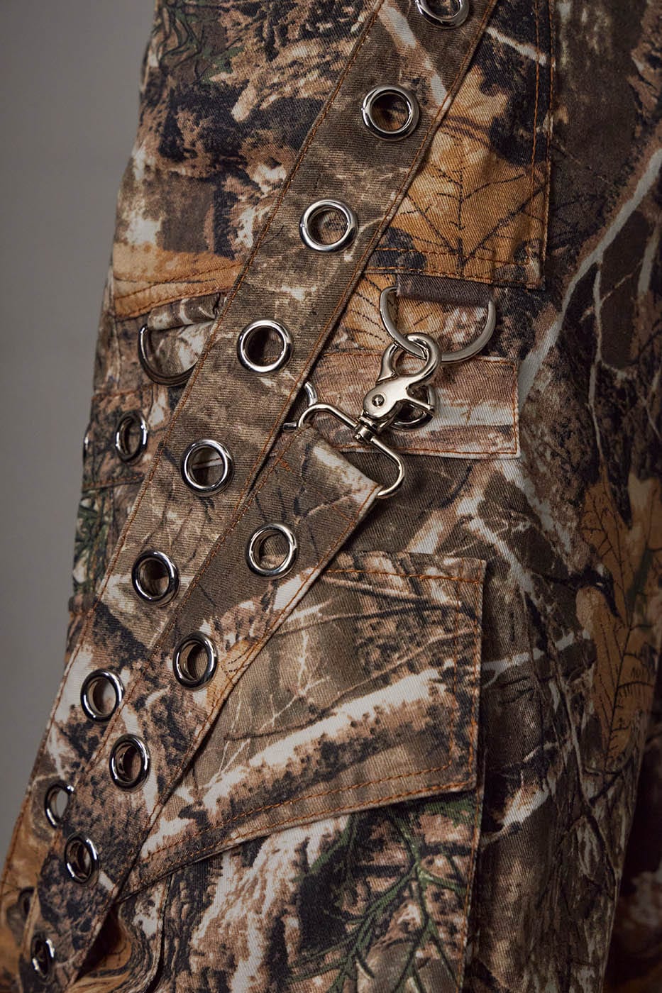 DND4DES Camo Detachable Strapped Cargo Pants