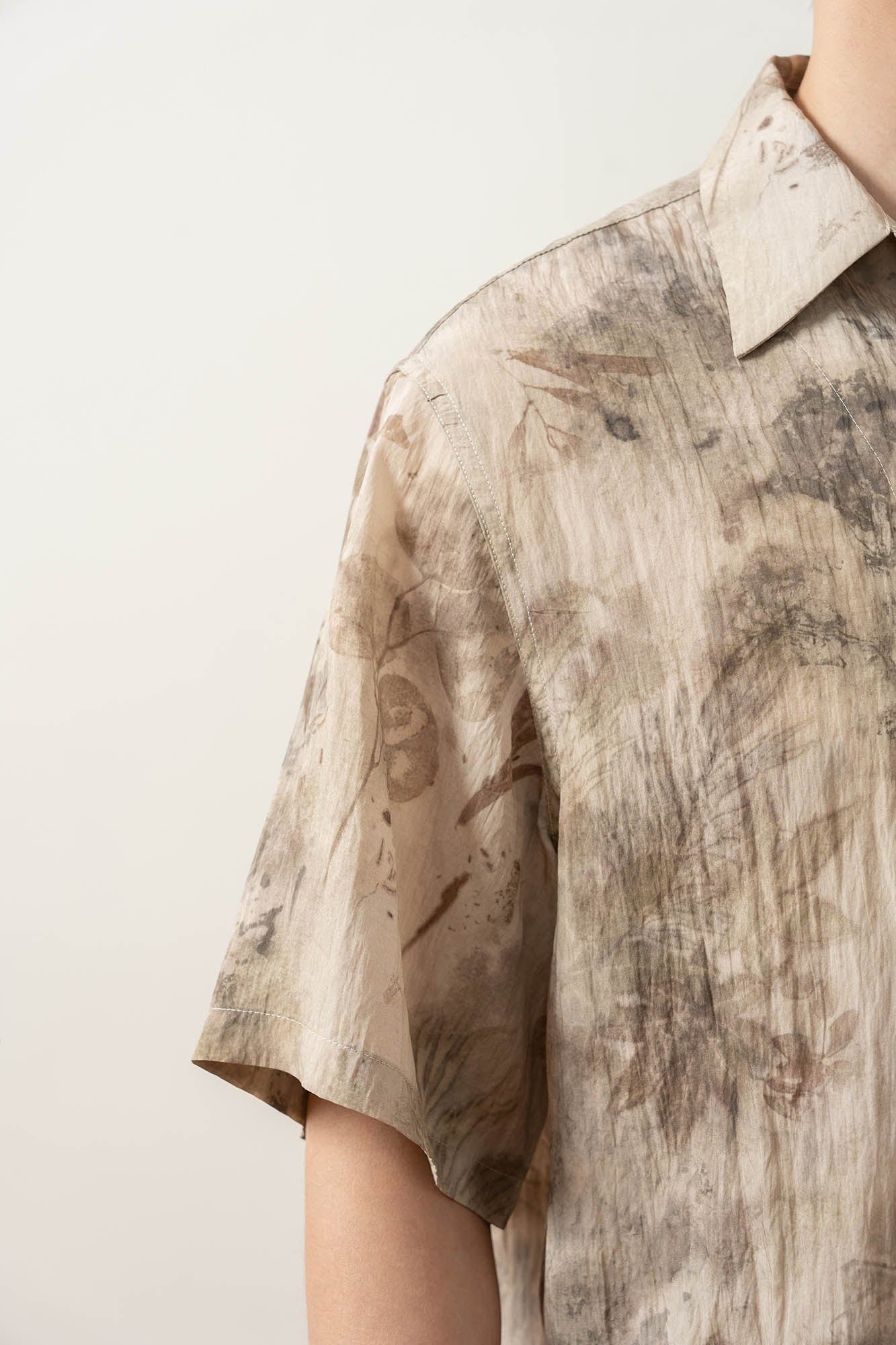 MOITIEDEPETALE Wrinkled Tie-Dyed Botanical Half Shirt