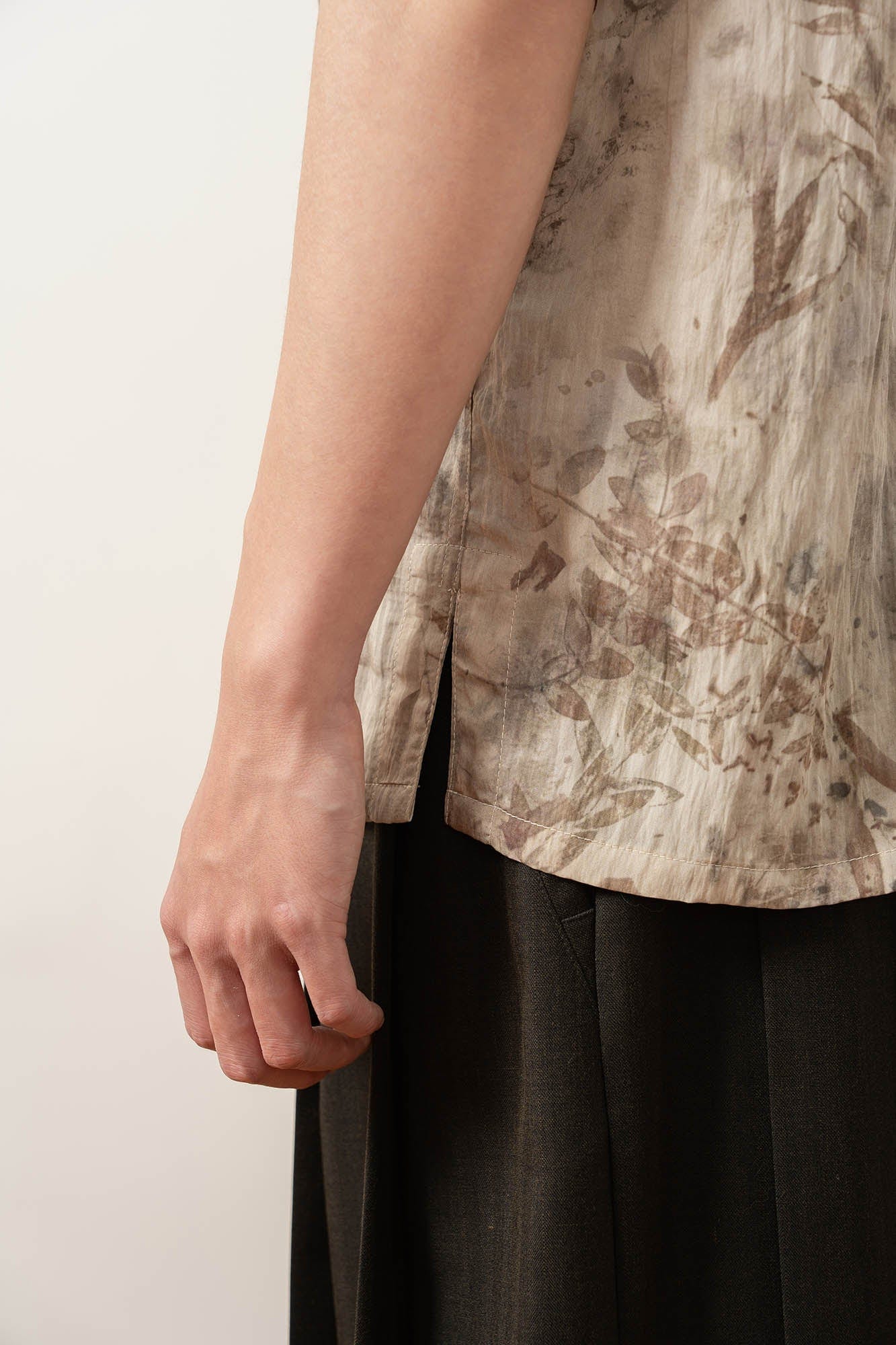 MOITIEDEPETALE Wrinkled Tie-Dyed Botanical Half Shirt