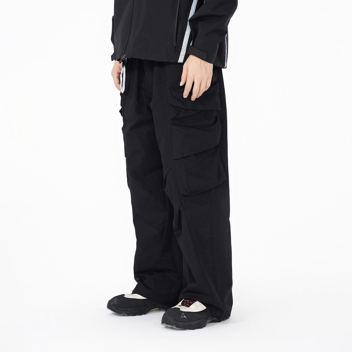 ENSHADOWER Big Pockets Crinkled Oversized Cargo Pants