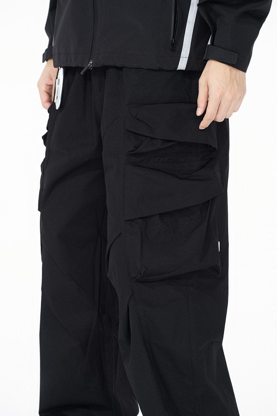 ENSHADOWER Big Pockets Crinkled Oversized Cargo Pants