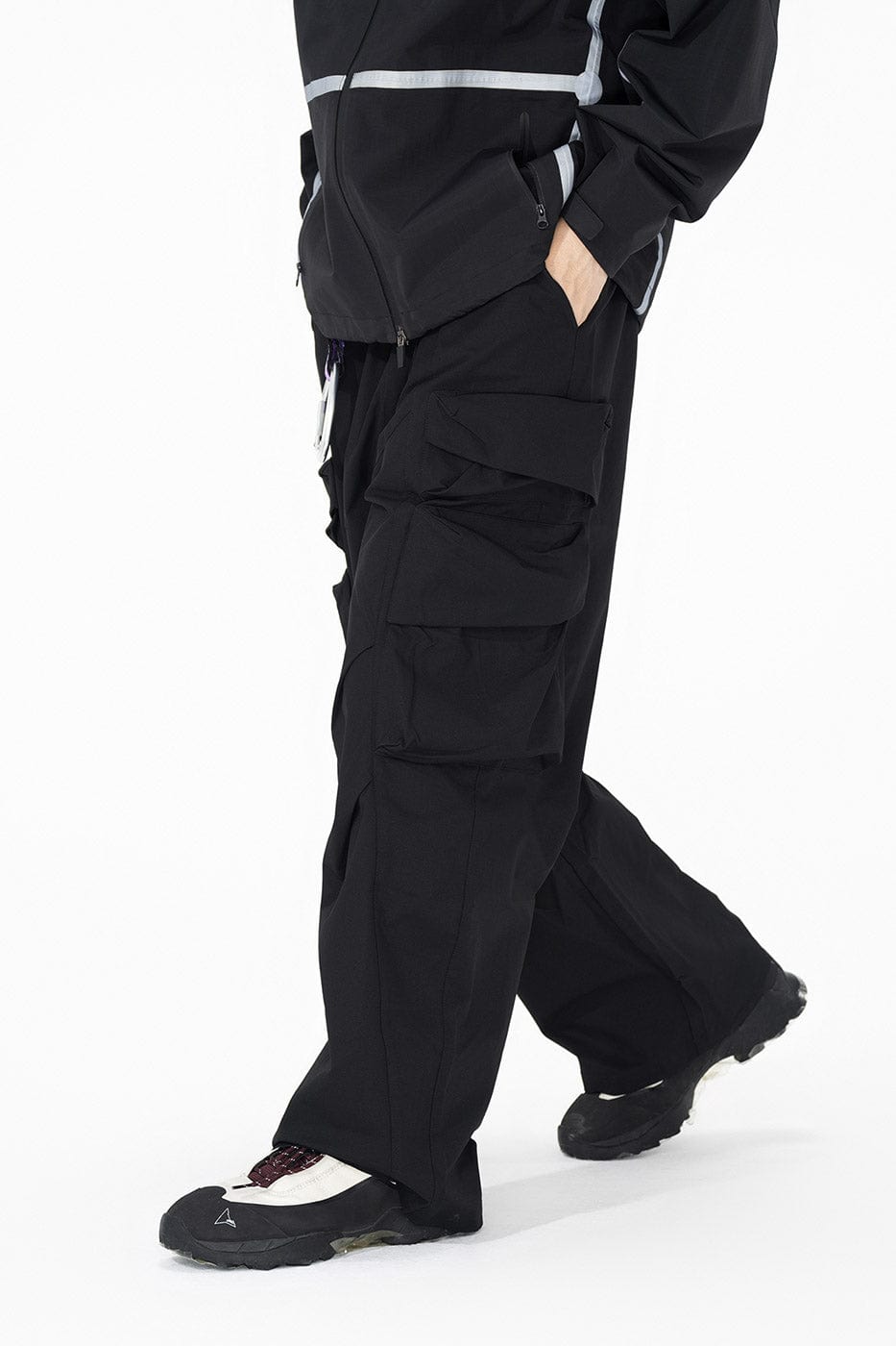 ENSHADOWER Big Pockets Crinkled Oversized Cargo Pants