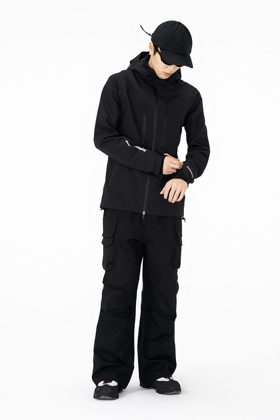 ENSHADOWER Big Pockets Crinkled Straight Pants