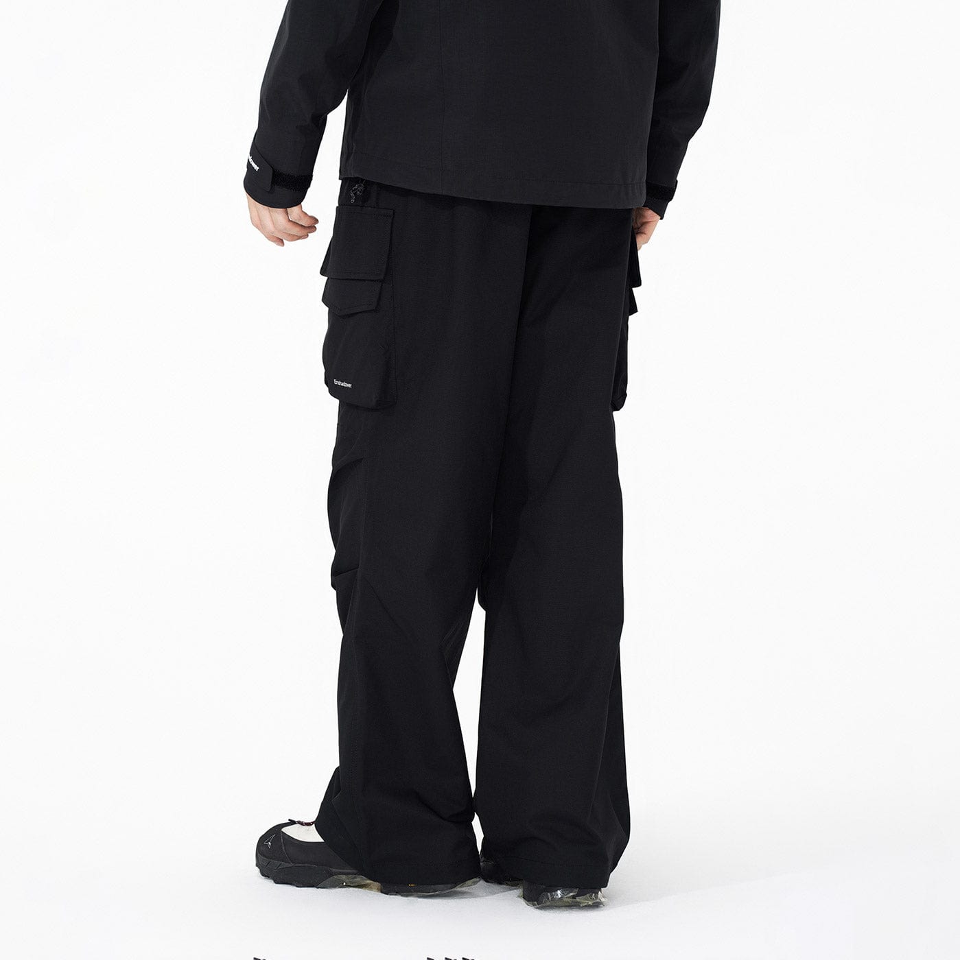 ENSHADOWER Big Pockets Crinkled Straight Pants