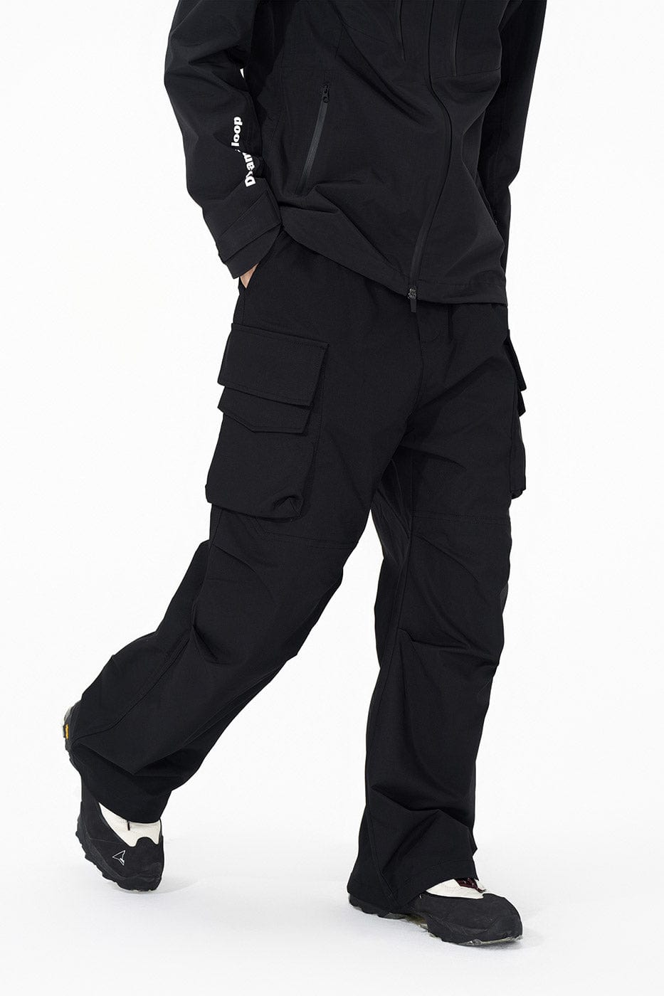 ENSHADOWER Big Pockets Crinkled Straight Pants