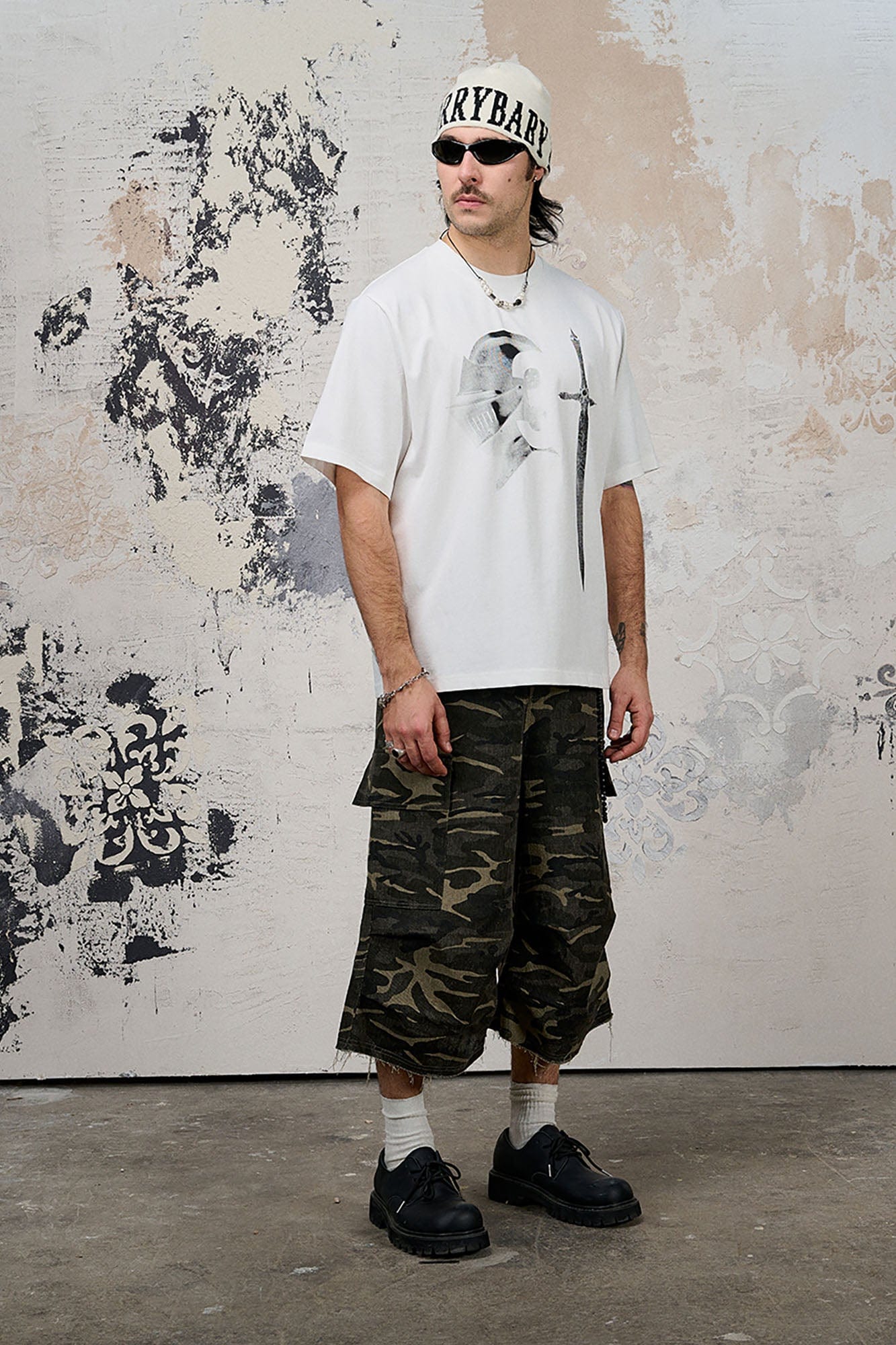 DONSMOKE Camo Multi-Pocket Raw-Edge Curved Shorts