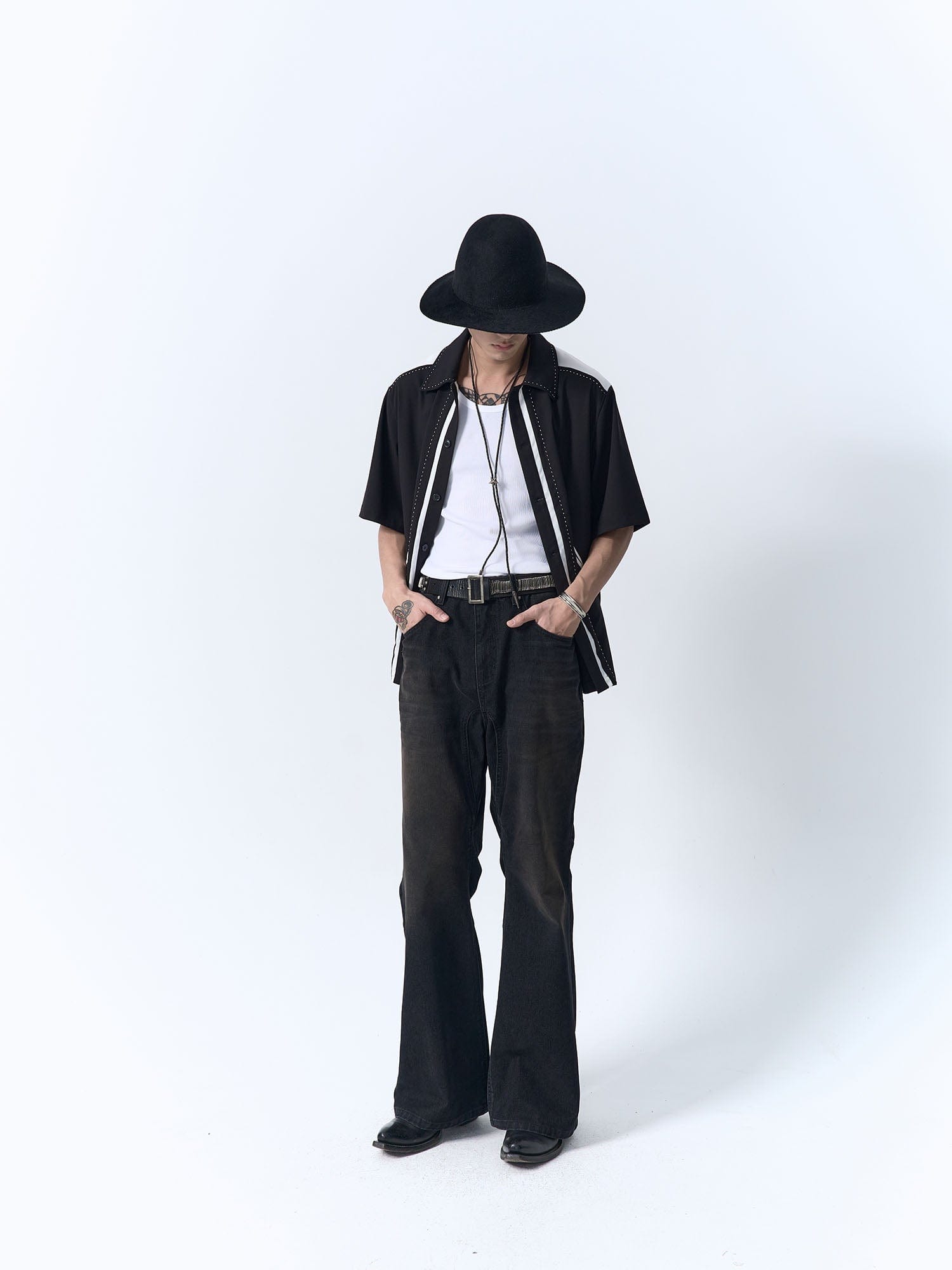 IN EXISTENCE Contrast-Panel Stitch Half Shirt