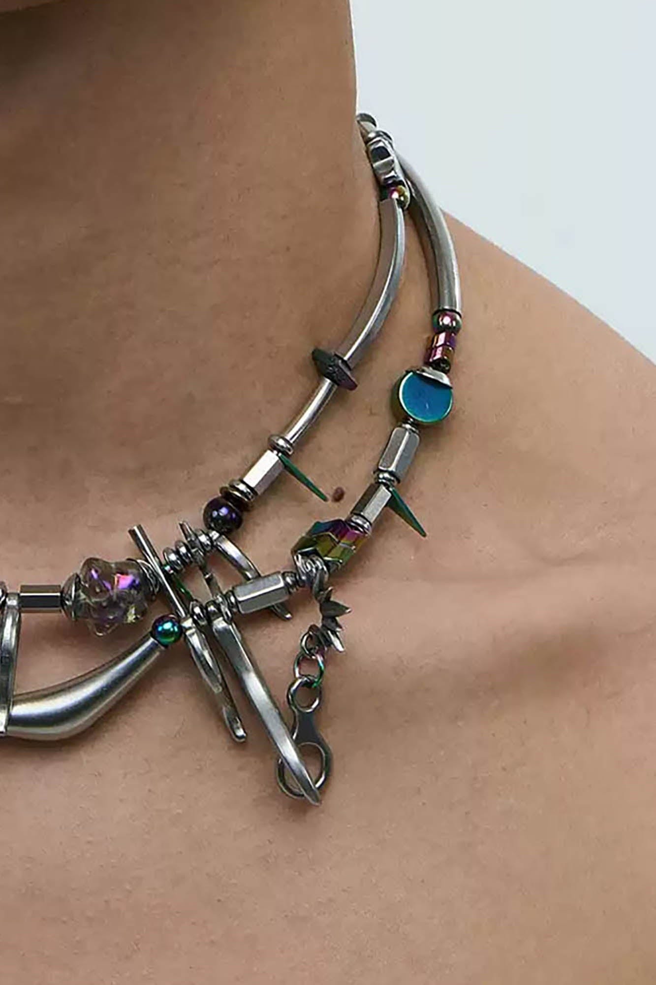 ILLUSORY Wavy Spliced Hardware Beaded Necklace