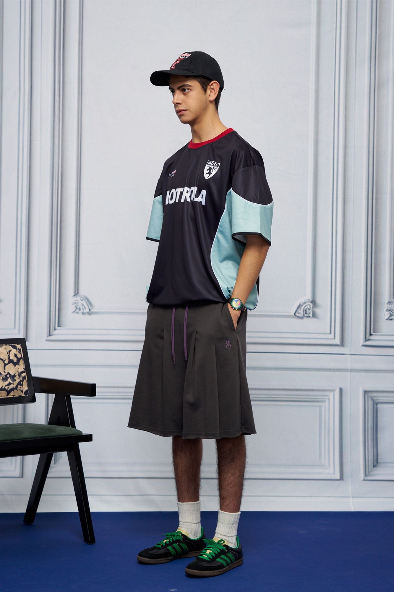 UNLIMITED MOTE Multi-Pleated Drawstring Raw-Hem Shorts