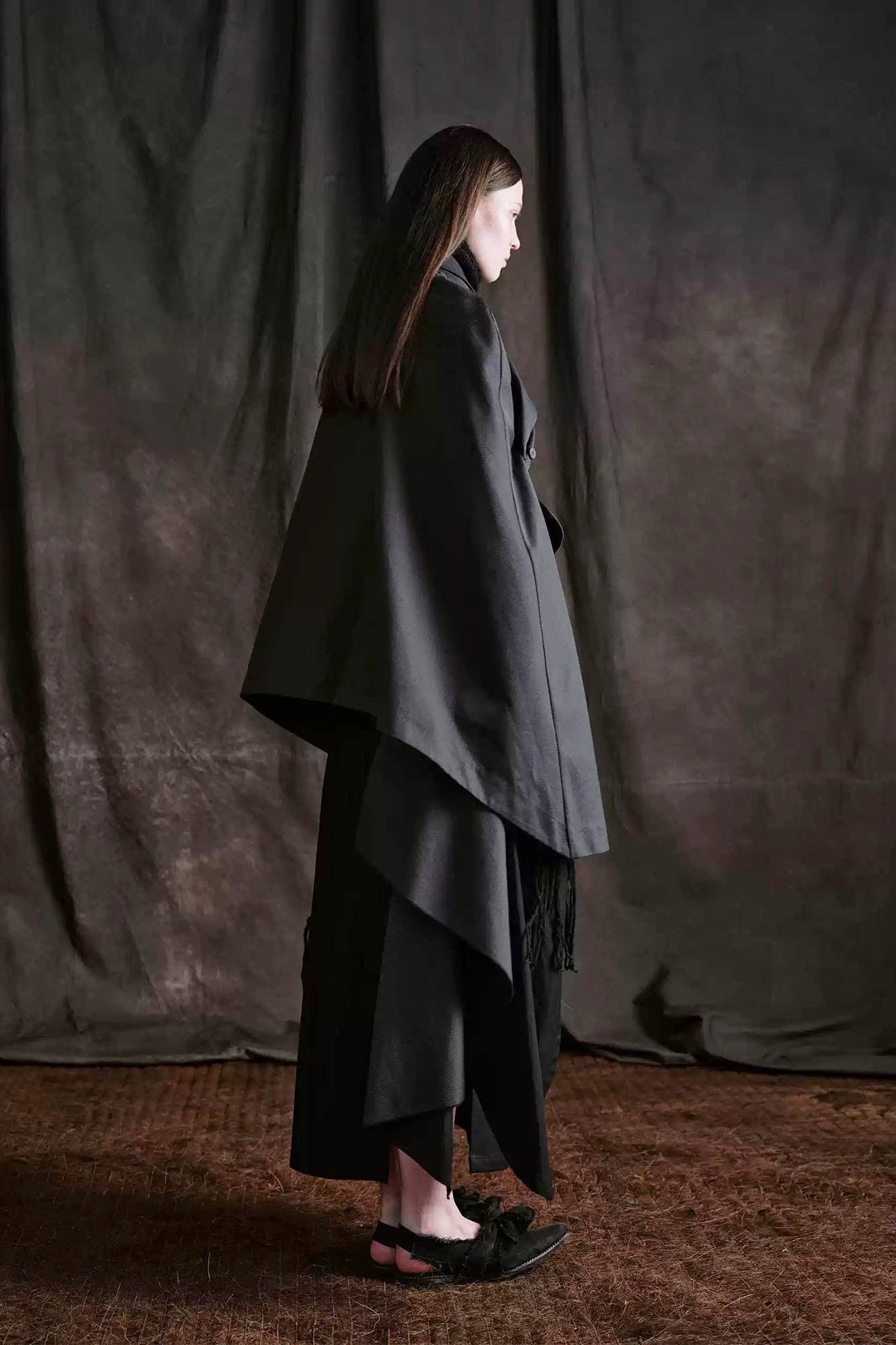 ILNya Nieternite Nifutur Mini Houndstooth Peak Lapel Slit Cape Coat