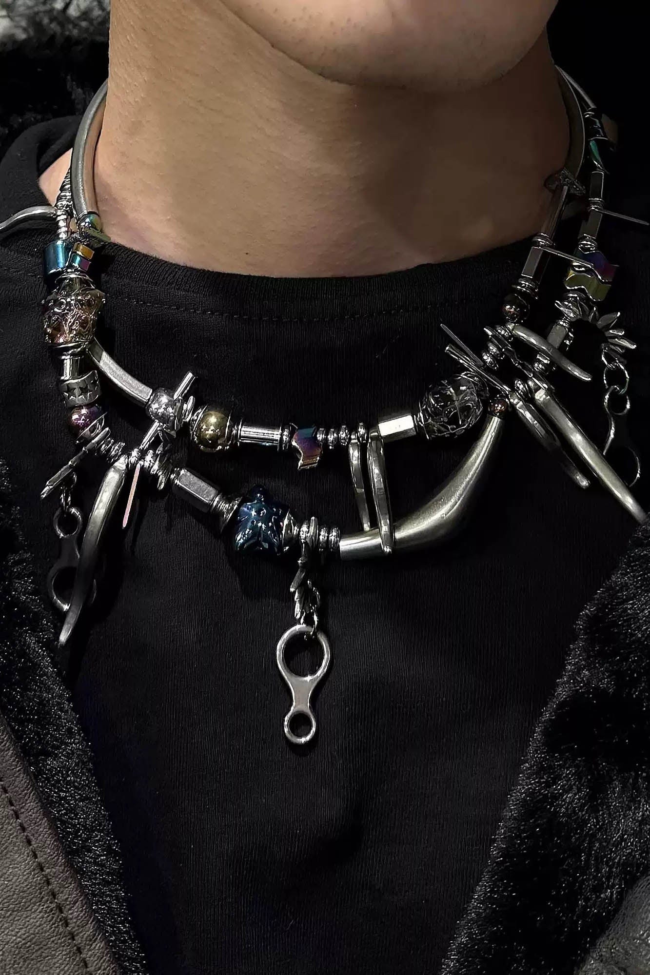 ILLUSORY Wavy Spliced Hardware Beaded Necklace