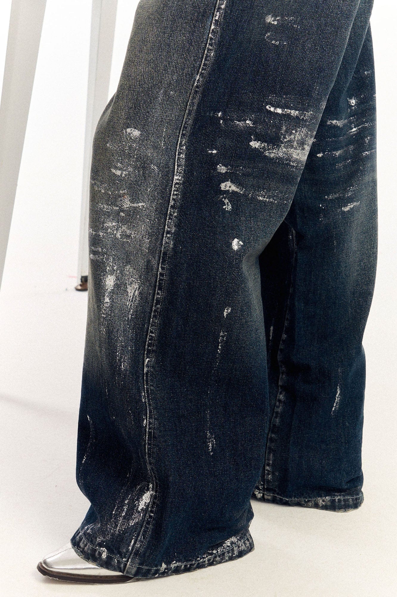 OIPWORD Silver-Brushed Distressed Wide-Leg Jeans