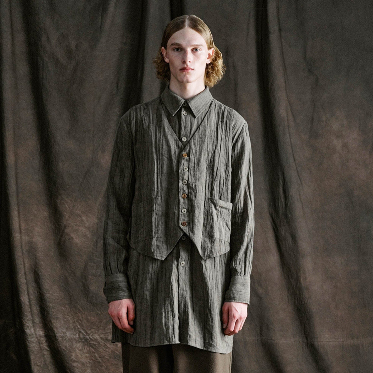 ILNya Nieternite Nifutur Crinkled Layered-Vest Long Shirt