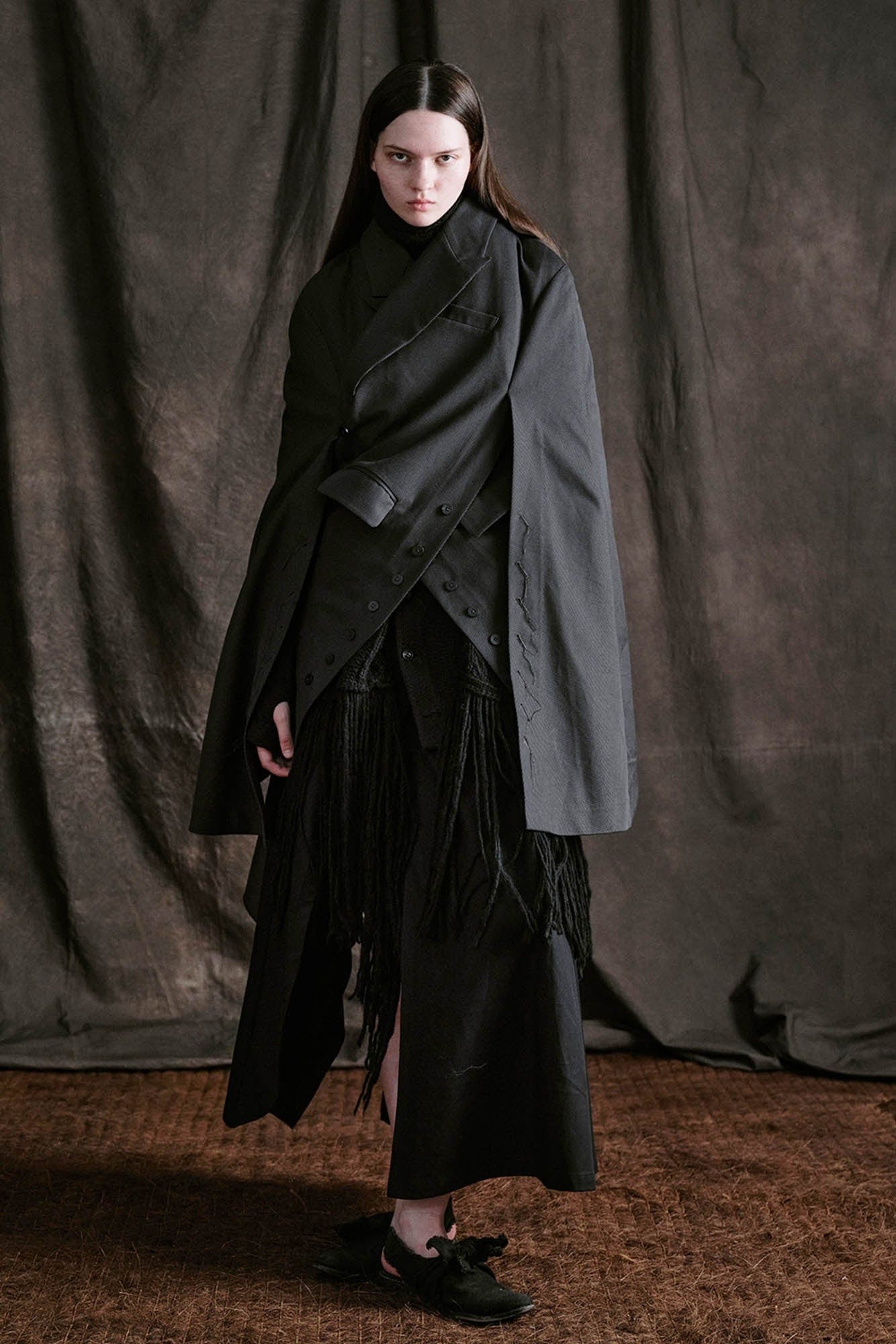 ILNya Nieternite Nifutur Mini Houndstooth Peak Lapel Slit Cape Coat