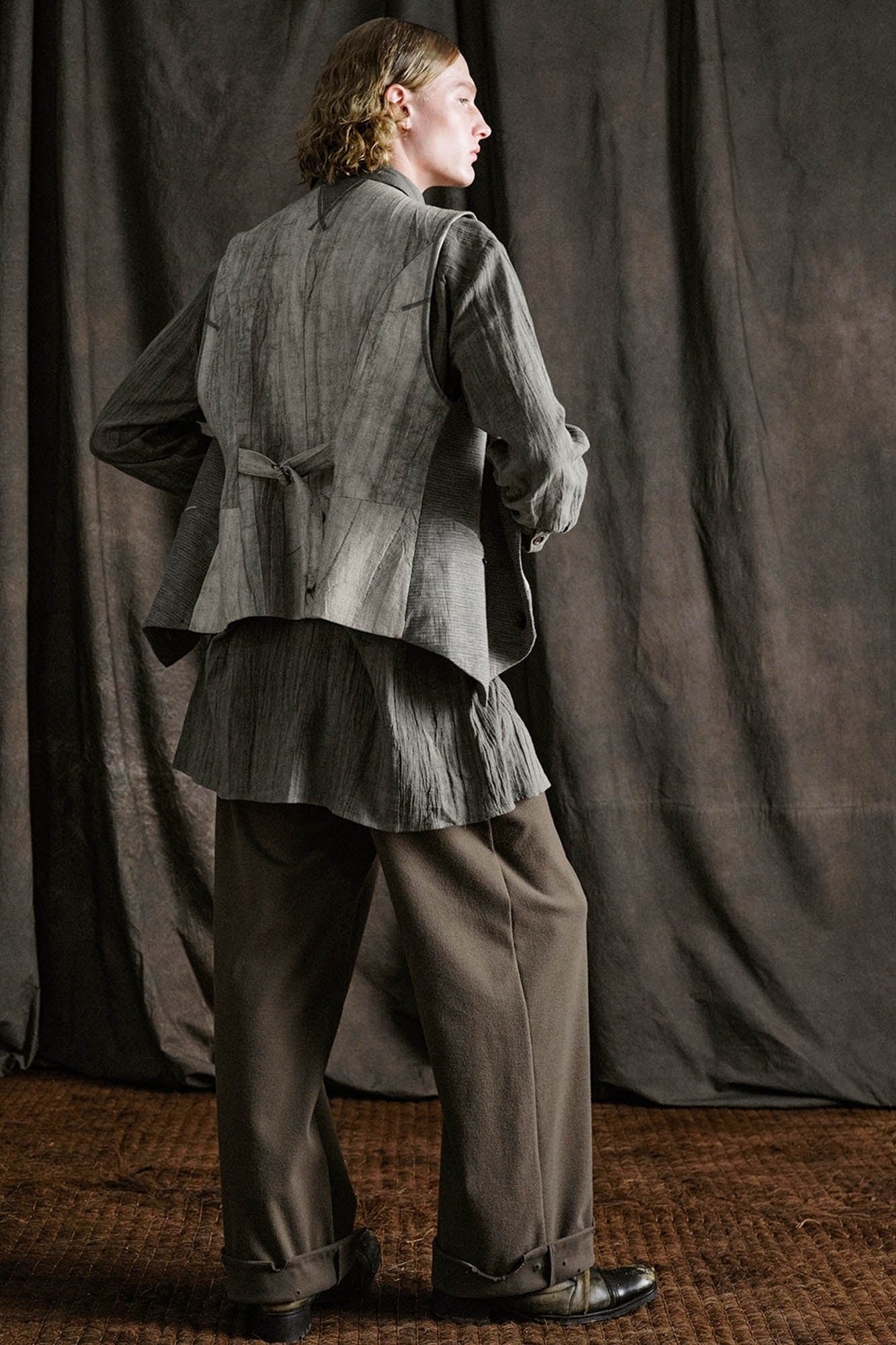 ILNya Nieternite Nifutur Crinkled Layered-Vest Long Shirt