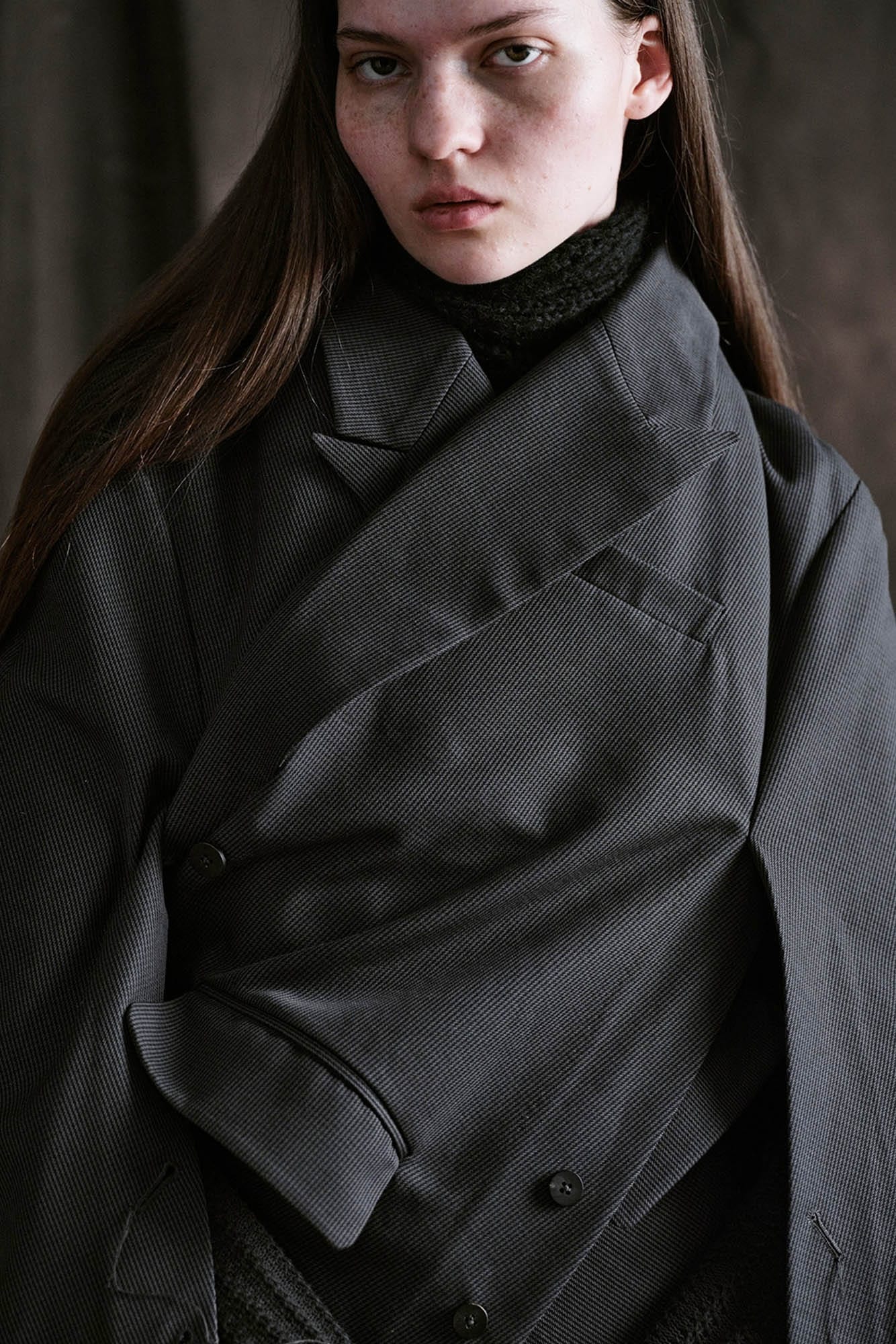 ILNya Nieternite Nifutur Mini Houndstooth Peak Lapel Slit Cape Coat