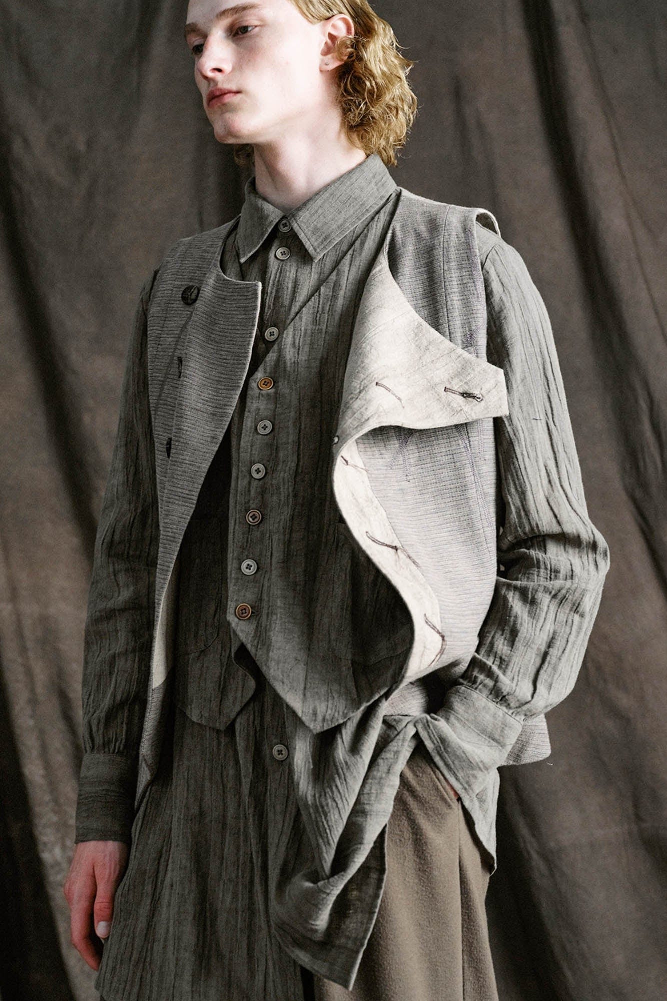 ILNya Nieternite Nifutur Crinkled Layered-Vest Long Shirt