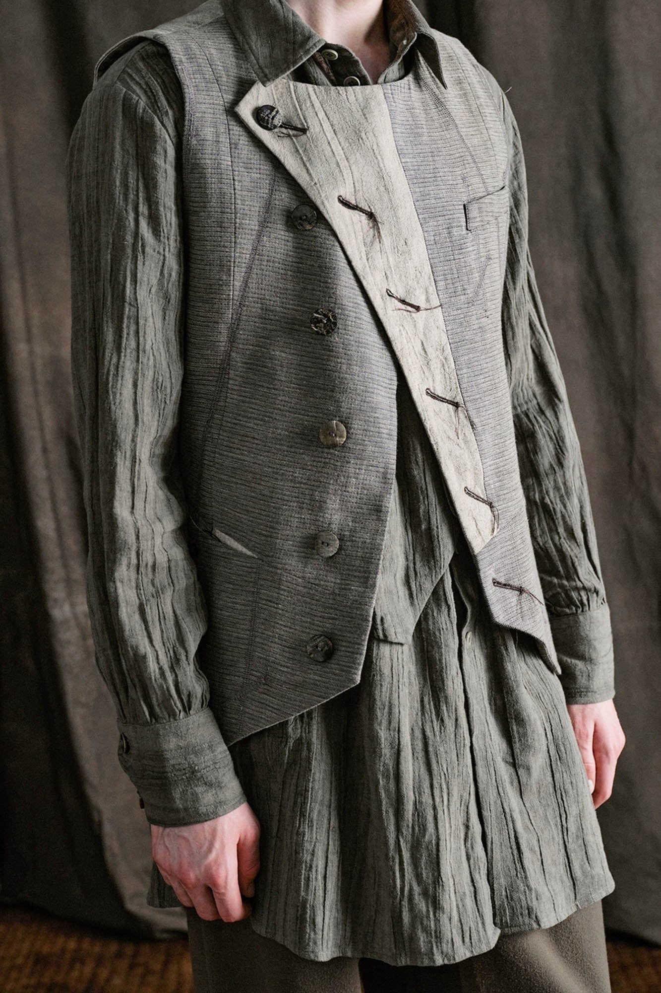 ILNya Nieternite Nifutur Crinkled Layered-Vest Long Shirt