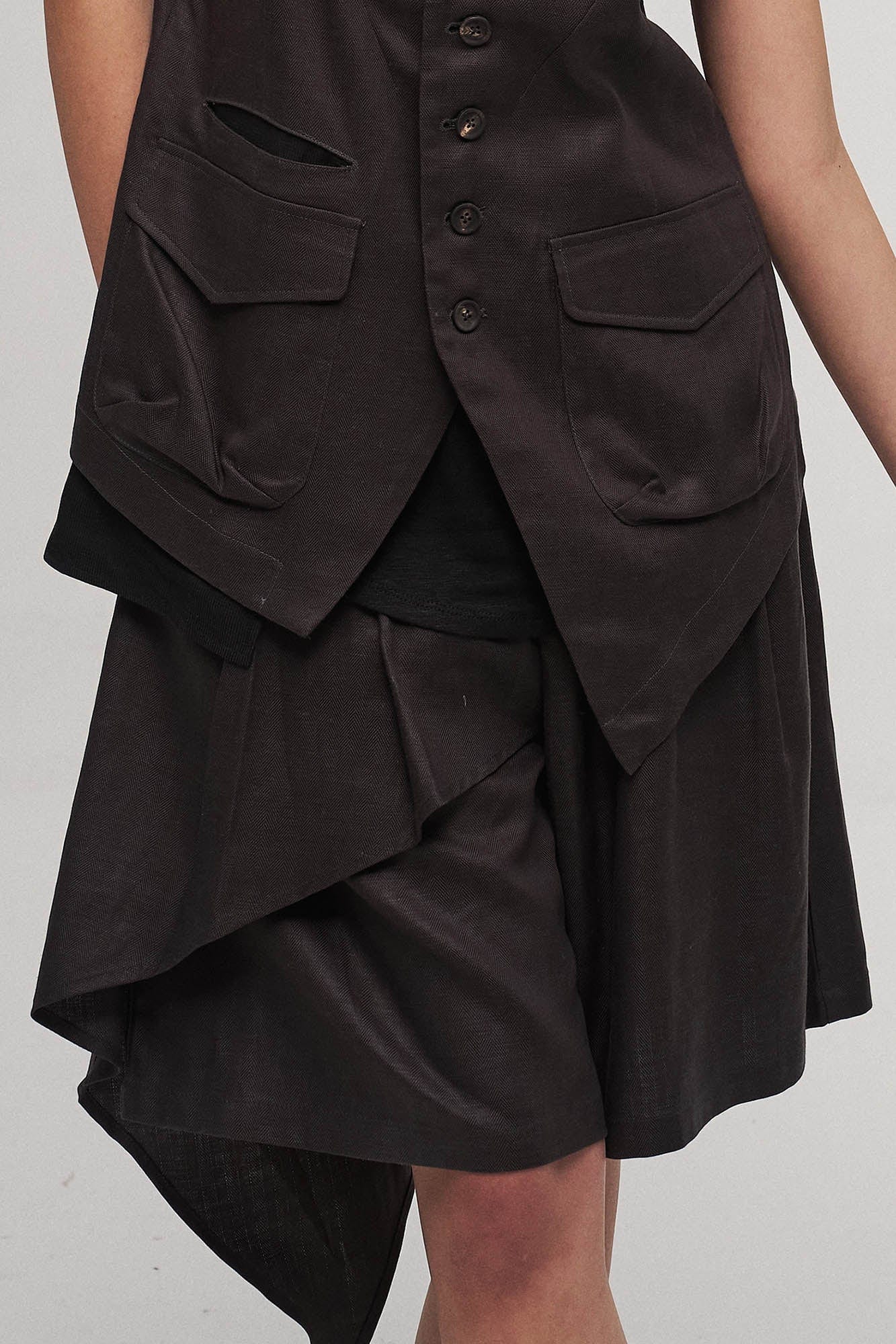 ILNya Nieternite Nifutur Asymmetrical Draped Pleated Shorts