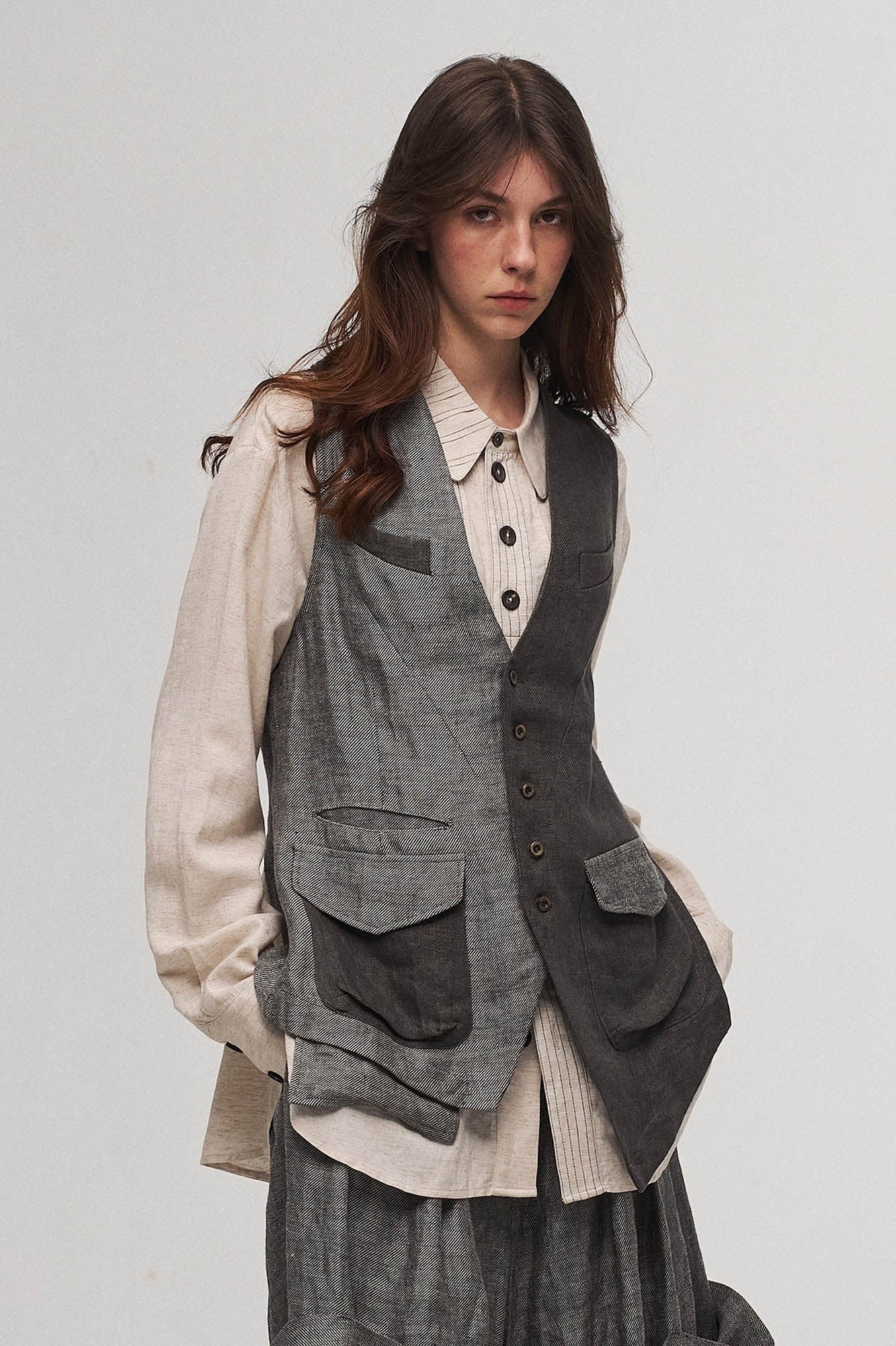 ILNya Nieternite Nifutur Asymmetrical Panelled Contrast Back-Tie Vest Gray