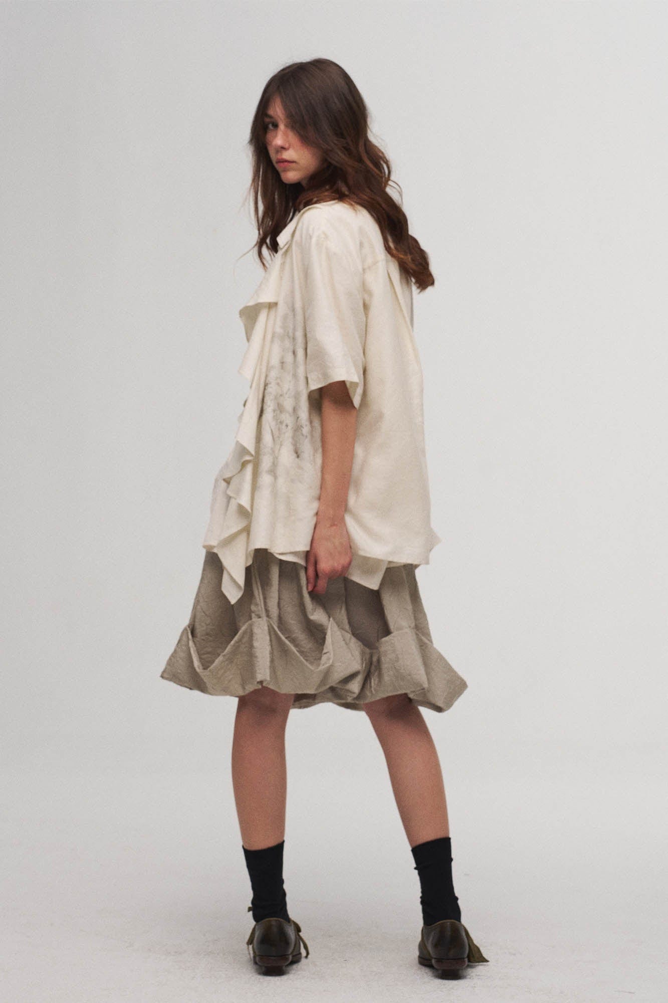 ILNya Nieternite Nifutur Asymmetrical Ruffle Iris Half Shirt