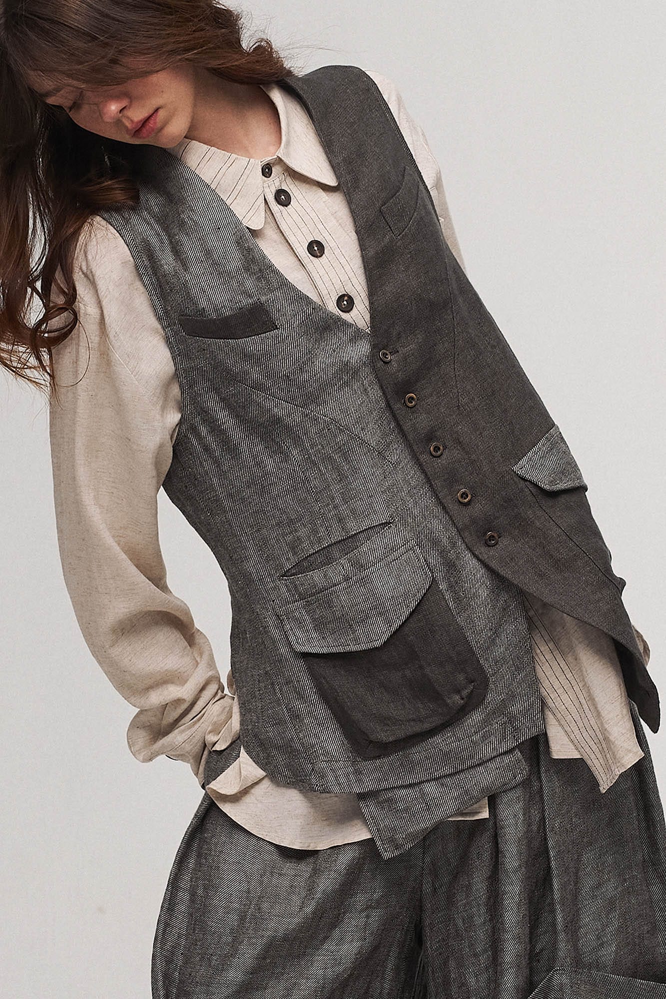 ILNya Nieternite Nifutur Asymmetrical Panelled Contrast Back-Tie Vest Gray