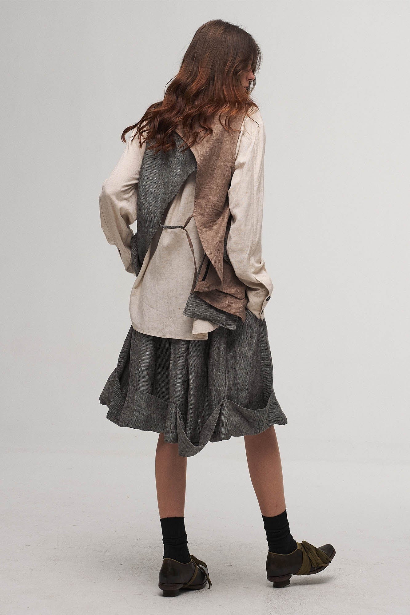 ILNya Nieternite Nifutur Asymmetrical Panelled Contrast Back-Tie Vest Brown