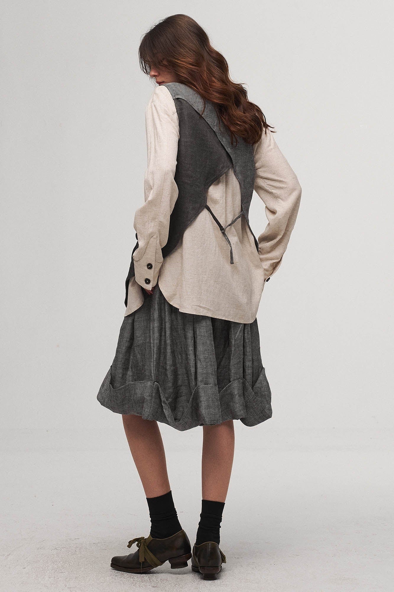 ILNya Nieternite Nifutur Asymmetrical Panelled Contrast Back-Tie Vest Gray