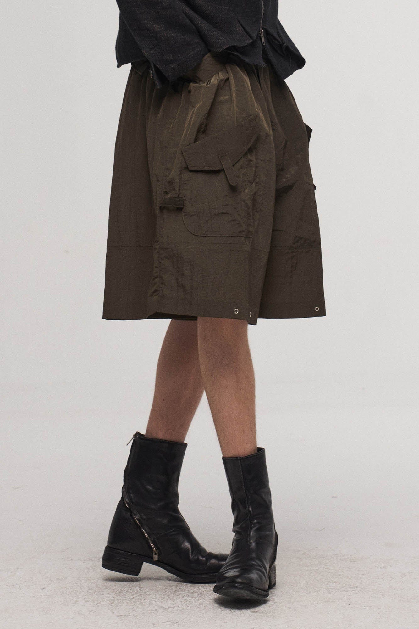 ILNya Nieternite Nifutur Multi-Pocket Crinkled Oversized Shorts