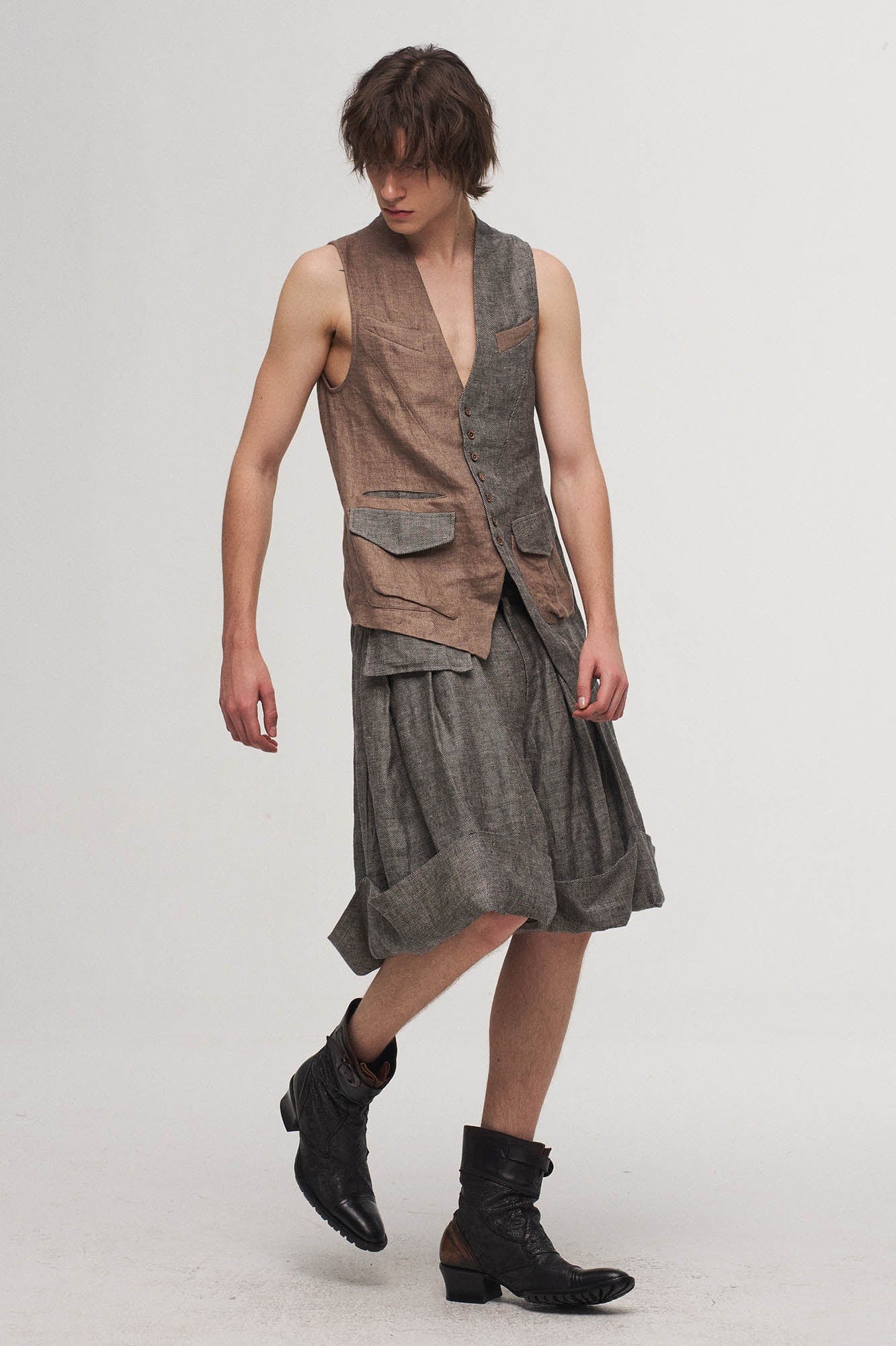 ILNya Nieternite Nifutur Crinkled Fold-Hem Pleated Linen Shorts