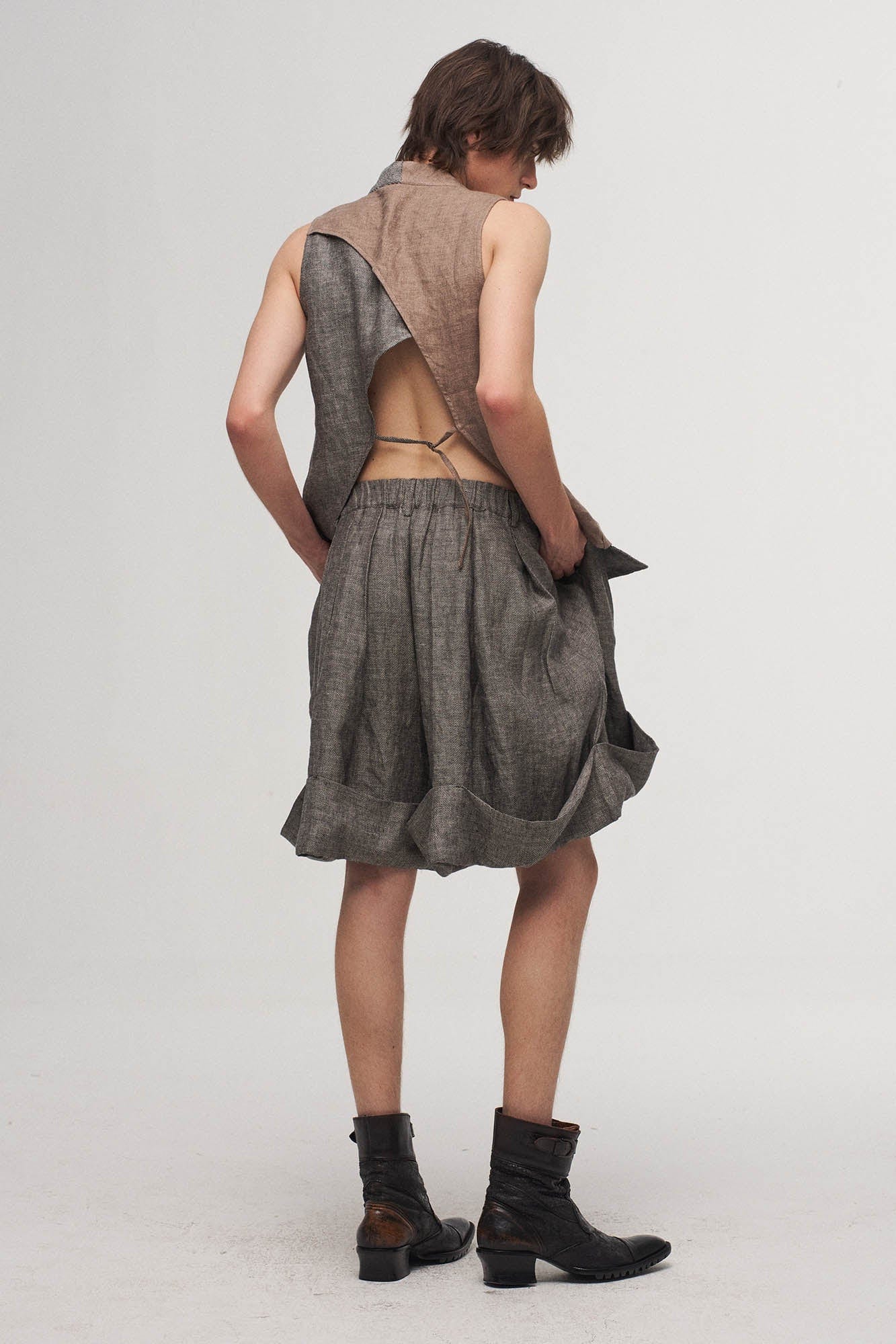 ILNya Nieternite Nifutur Crinkled Fold-Hem Pleated Linen Shorts
