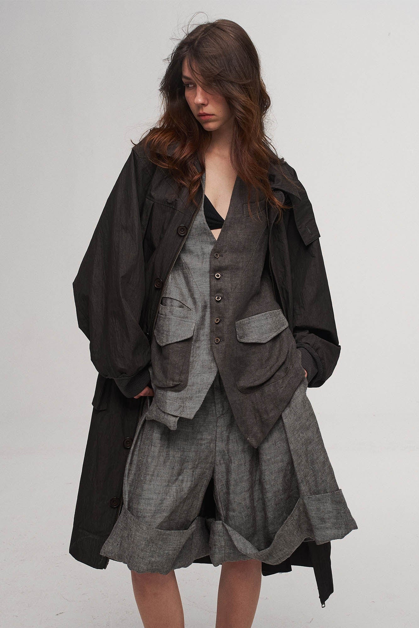ILNya Nieternite Nifutur Asymmetrical Panelled Contrast Back-Tie Vest Gray