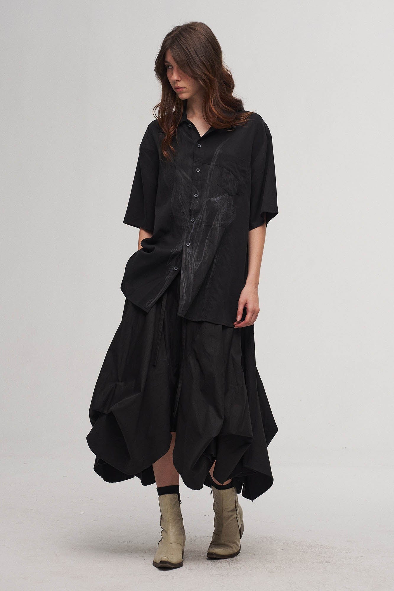 ILNya Nieternite Nifutur Dark Angel Paneled Half Shirt