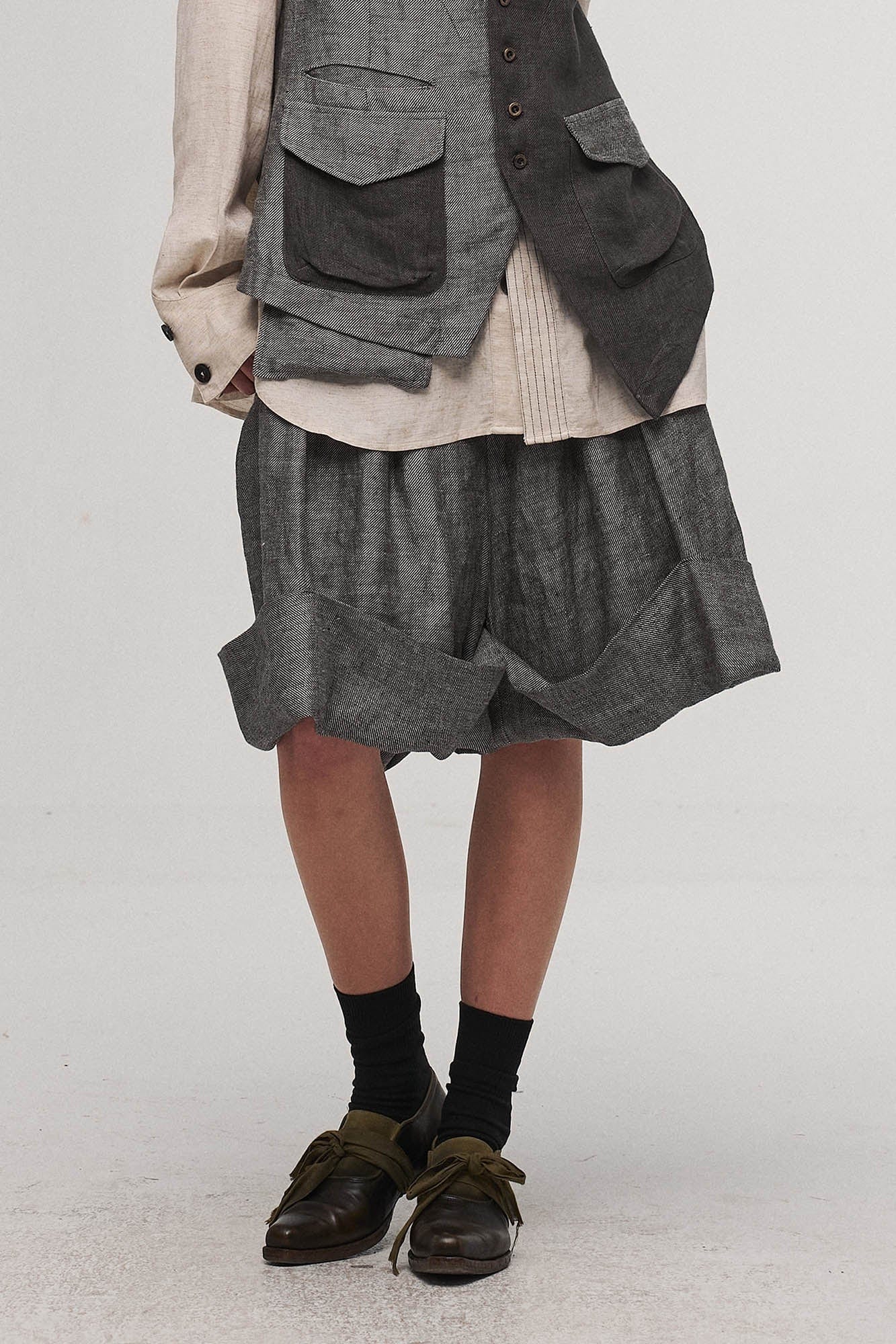 ILNya Nieternite Nifutur Crinkled Fold-Hem Pleated Linen Shorts