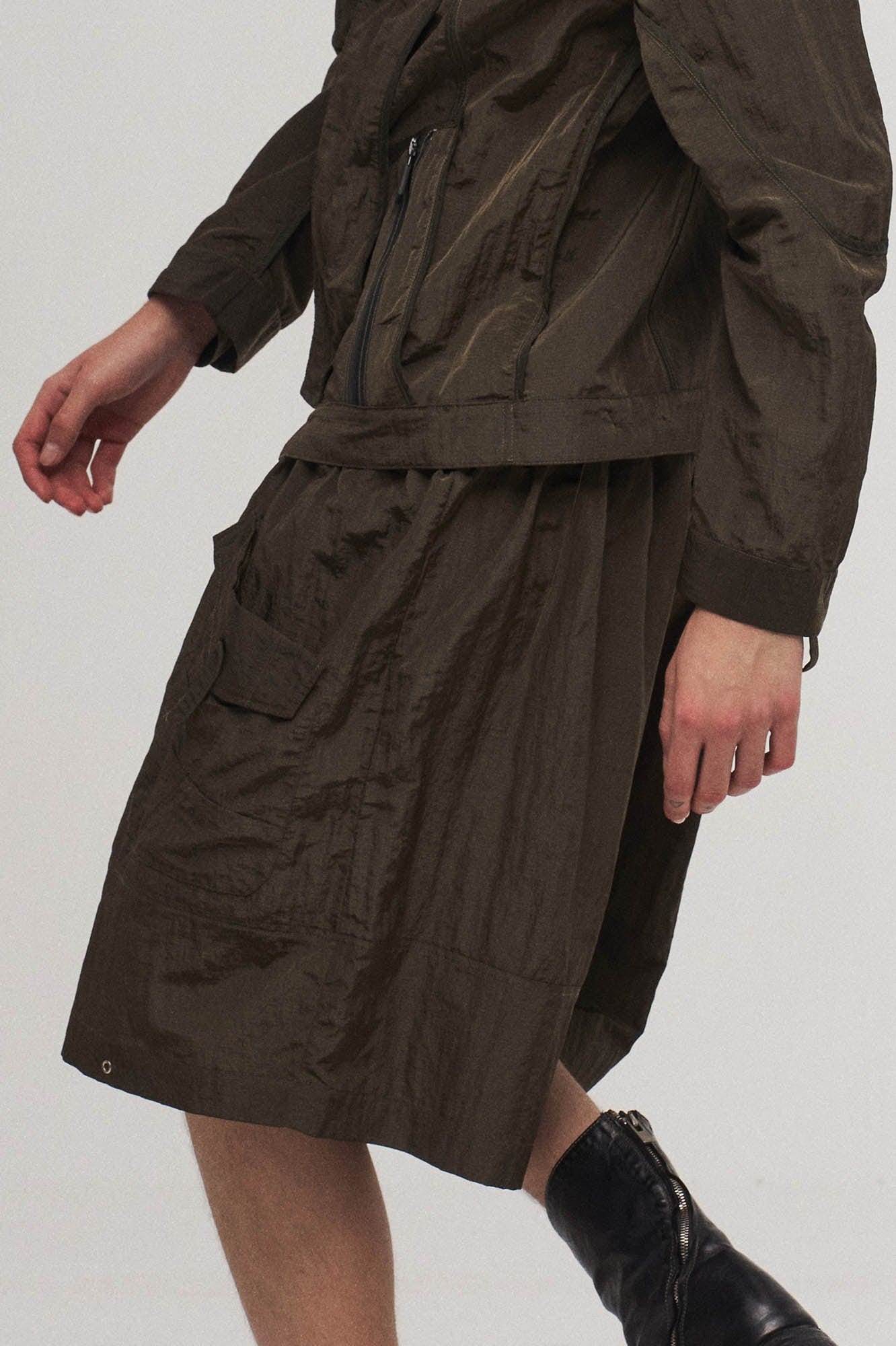 ILNya Nieternite Nifutur Multi-Pocket Crinkled Oversized Shorts