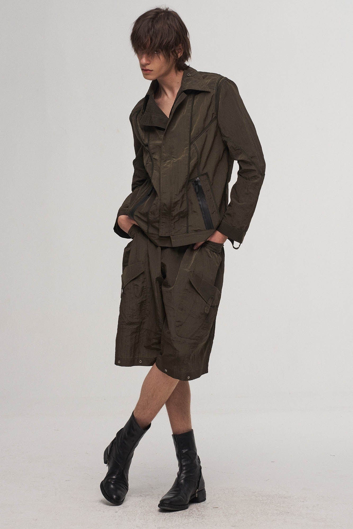 ILNya Nieternite Nifutur Multi-Pocket Crinkled Oversized Shorts