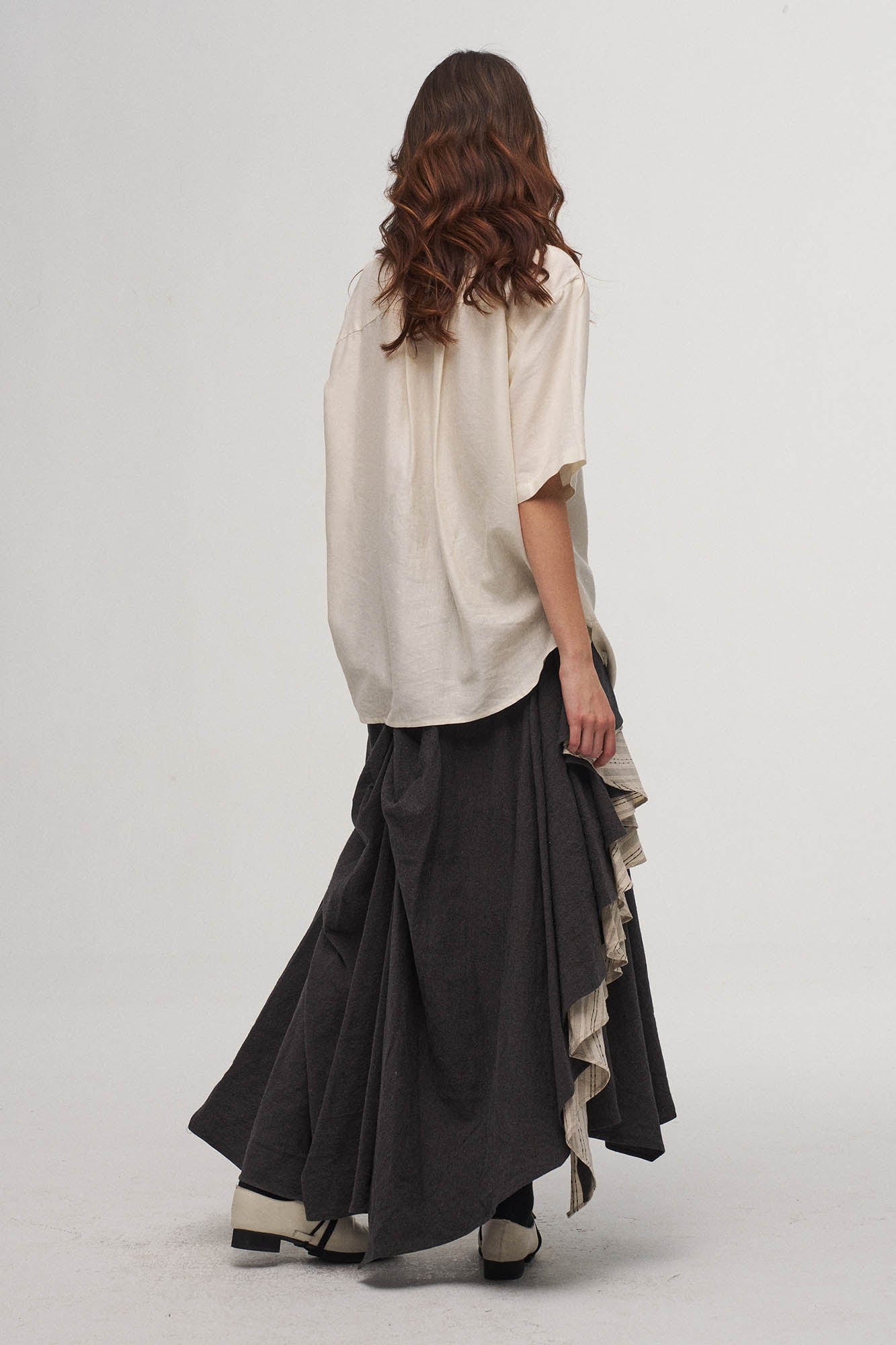 ILNya Nieternite Nifutur Asymmetrical Ruffle Iris Half Shirt