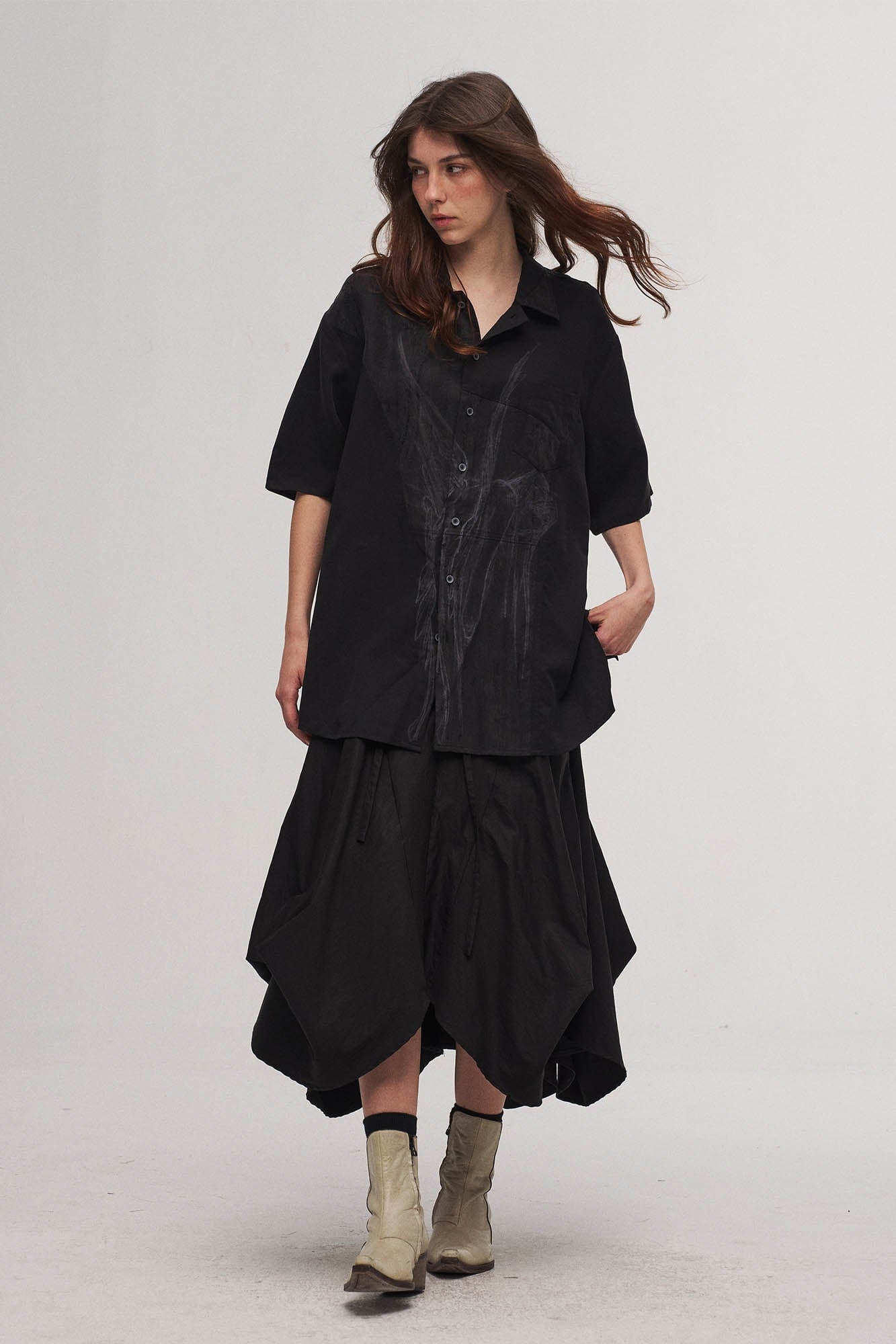 ILNya Nieternite Nifutur Dark Angel Paneled Half Shirt