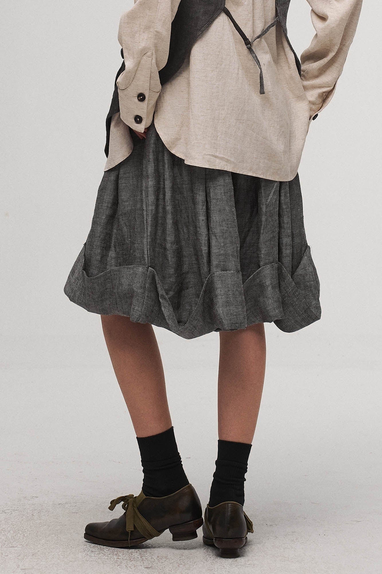 ILNya Nieternite Nifutur Crinkled Fold-Hem Pleated Linen Shorts