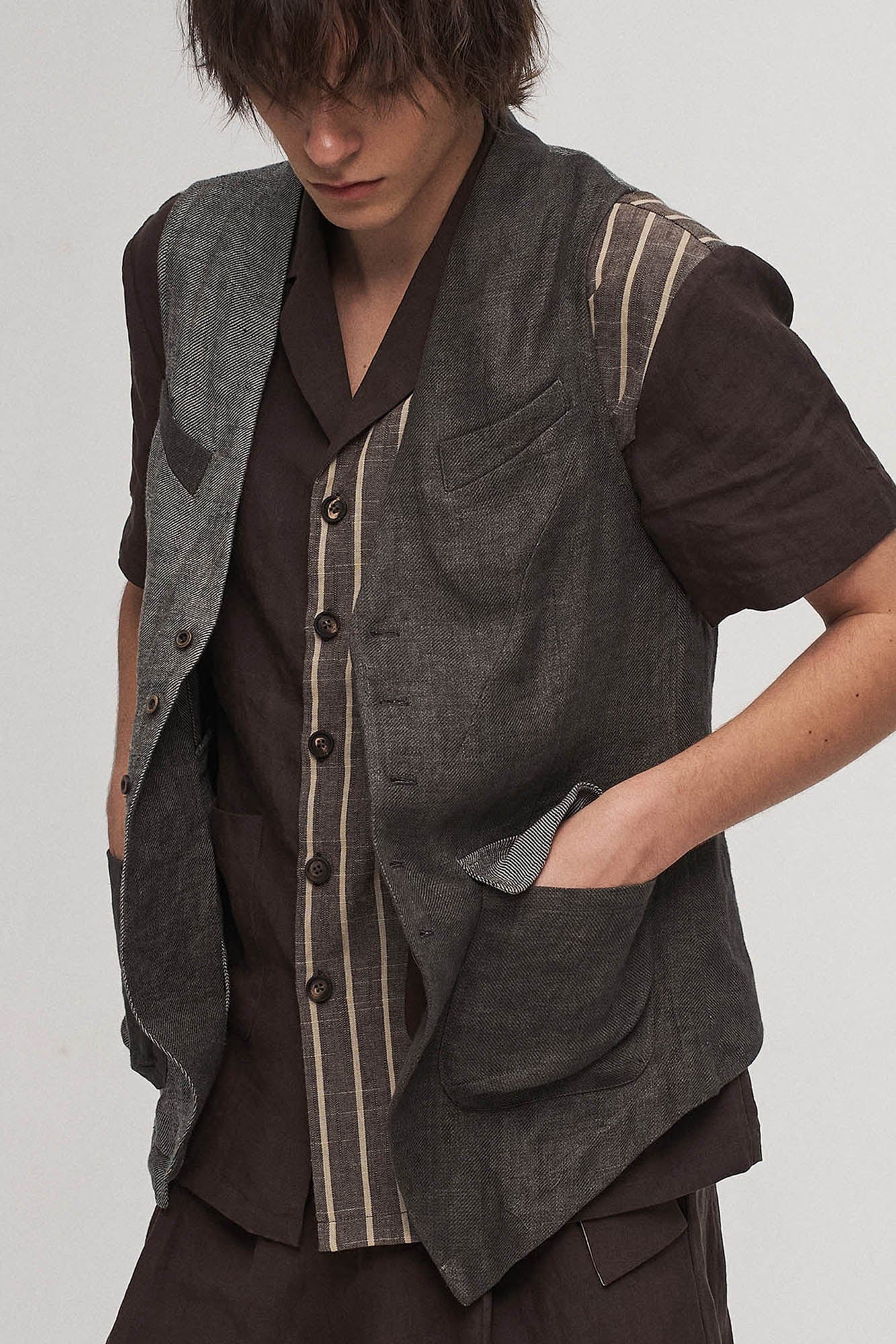 ILNya Nieternite Nifutur Asymmetrical Panelled Contrast Back-Tie Vest Gray
