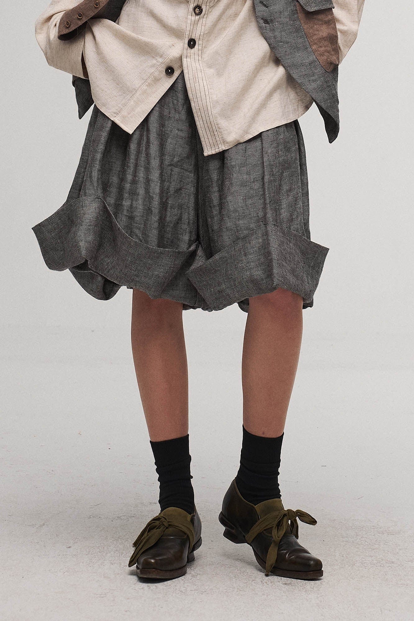 ILNya Nieternite Nifutur Crinkled Fold-Hem Pleated Linen Shorts